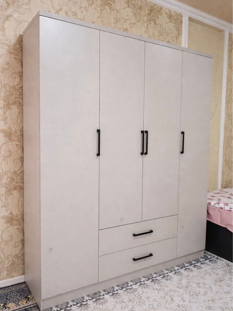 Kiyimlar uchn shkaf - 