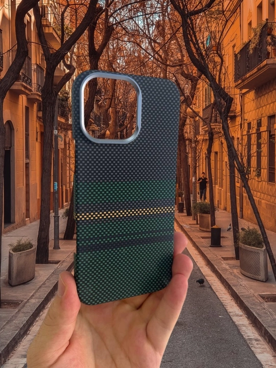 IPhone modellari uchun premium karbon g‘ilof, 13, 14, 15, 16, 17 Pro, Pro Max