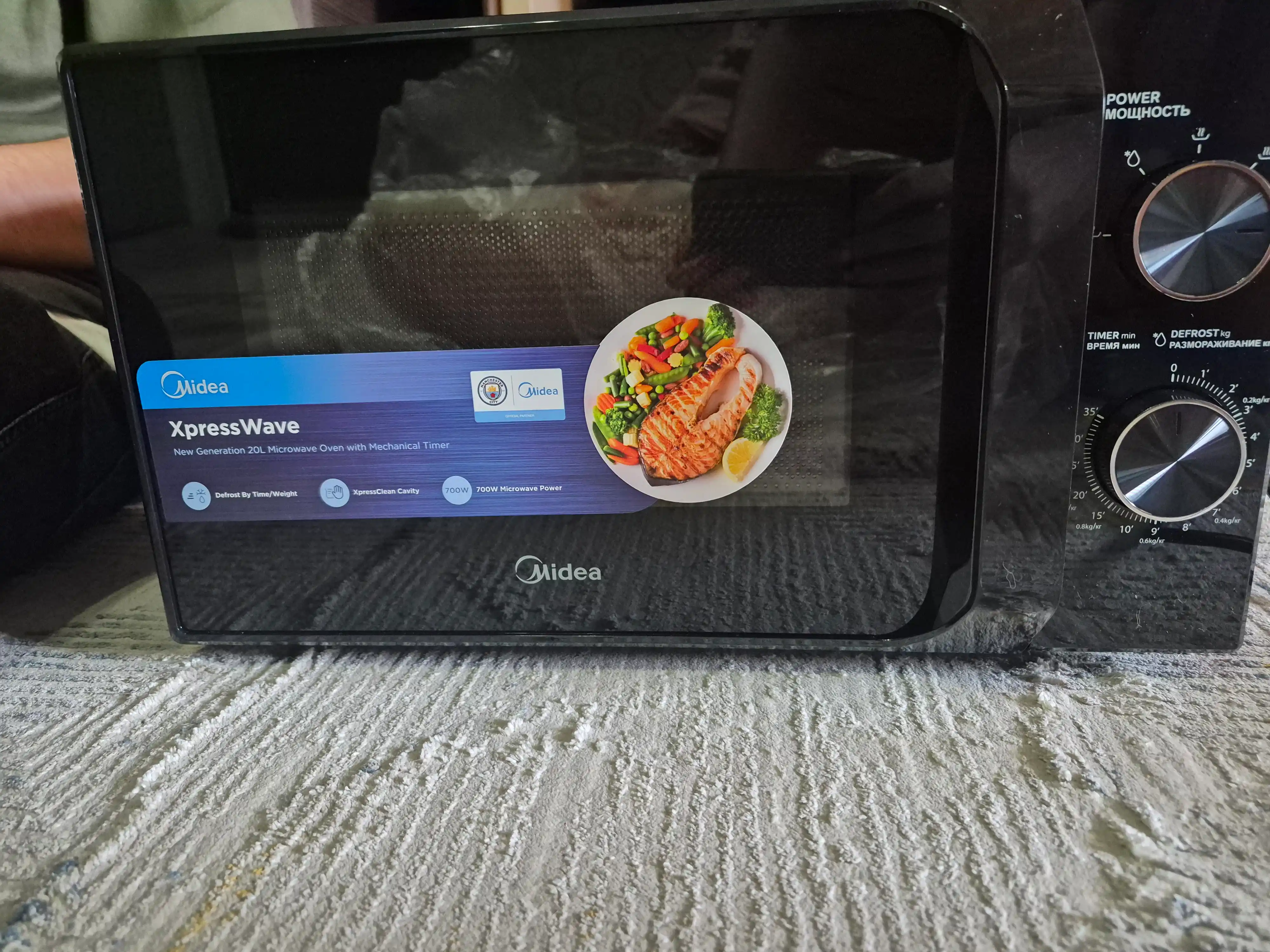 Midea MM 720C2MV Mikroto'lqinli pech, 8 ta dastur, bug' bilan tozalash tizimi