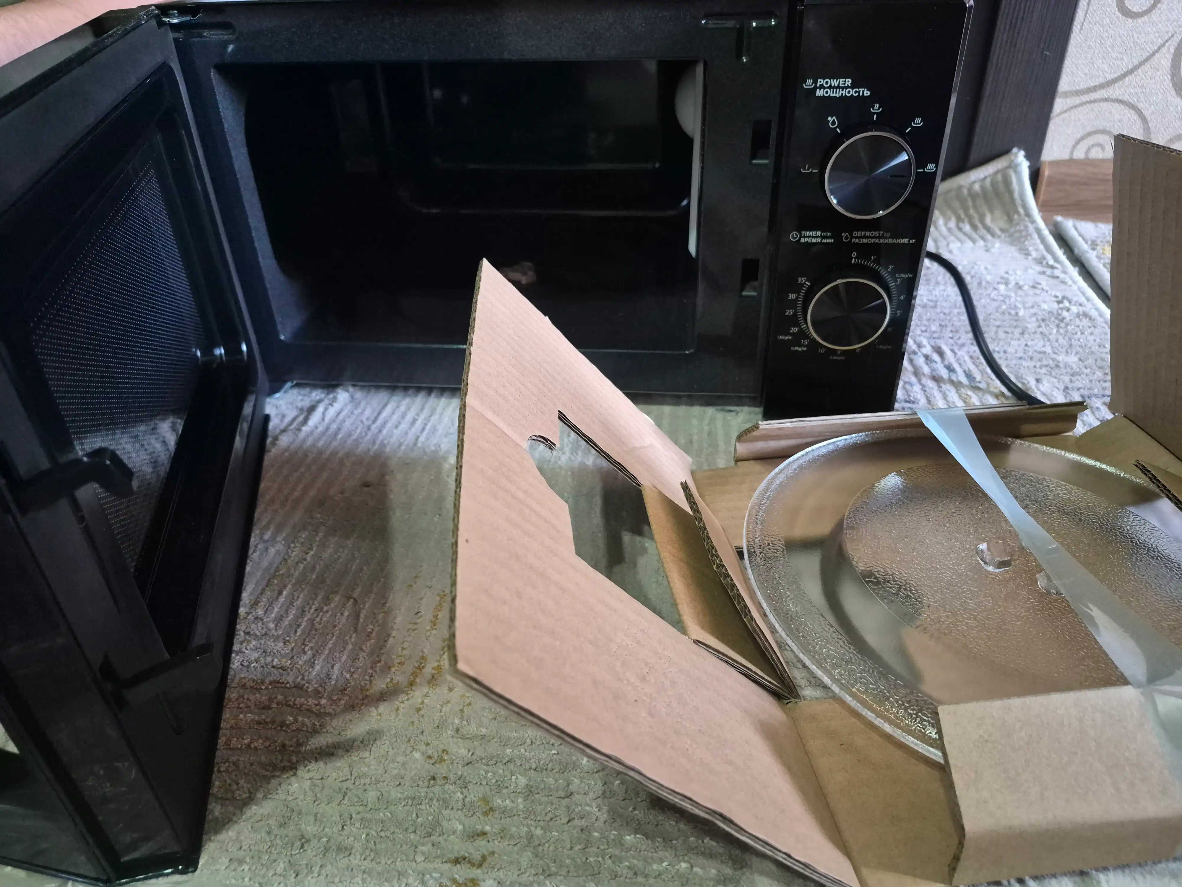 Midea MM 720C2MV Mikroto'lqinli pech, 8 ta dastur, bug' bilan tozalash tizimi
