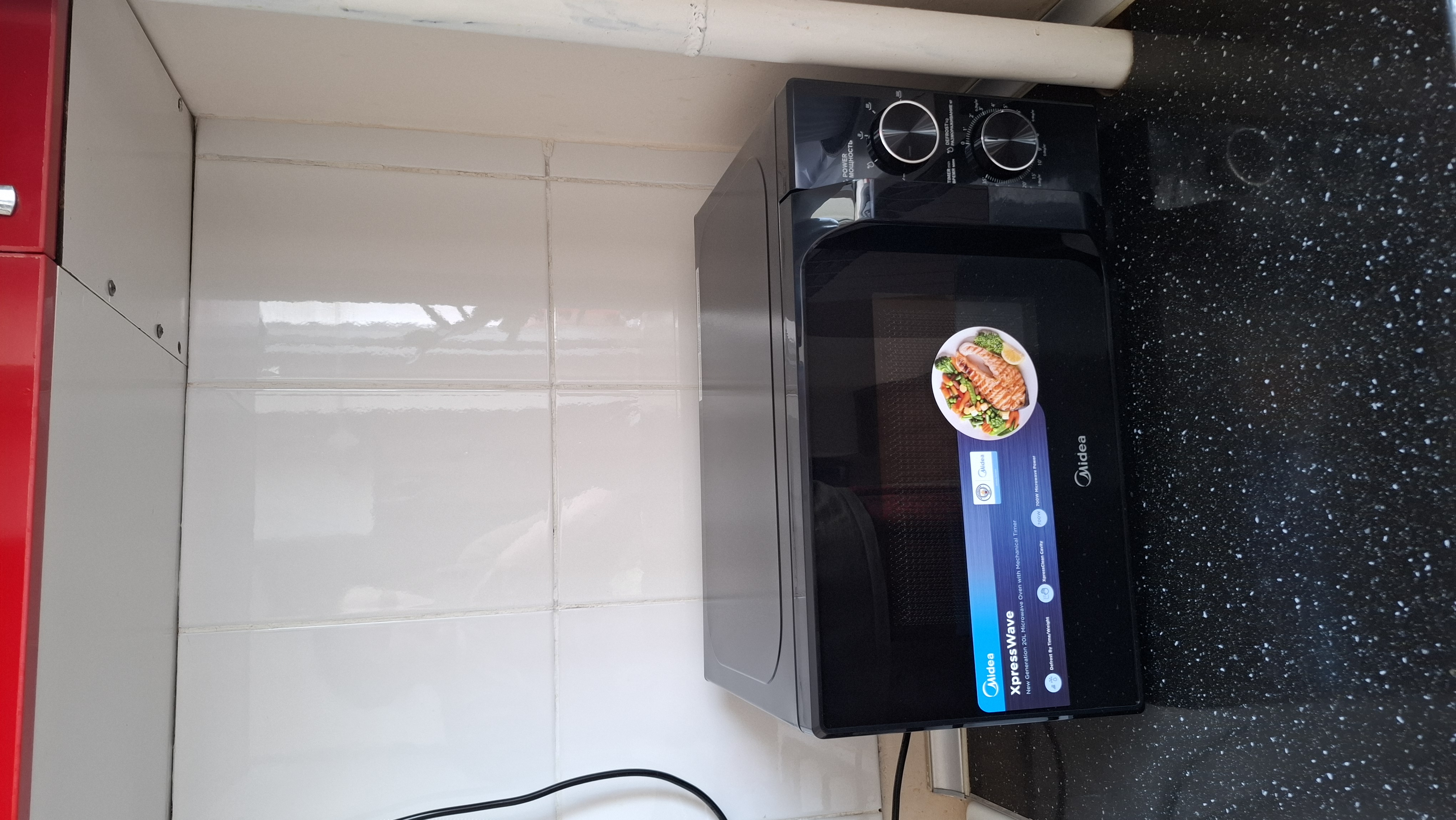 Midea MM 720C2MV Mikroto'lqinli pech, 8 ta dastur, bug' bilan tozalash tizimi