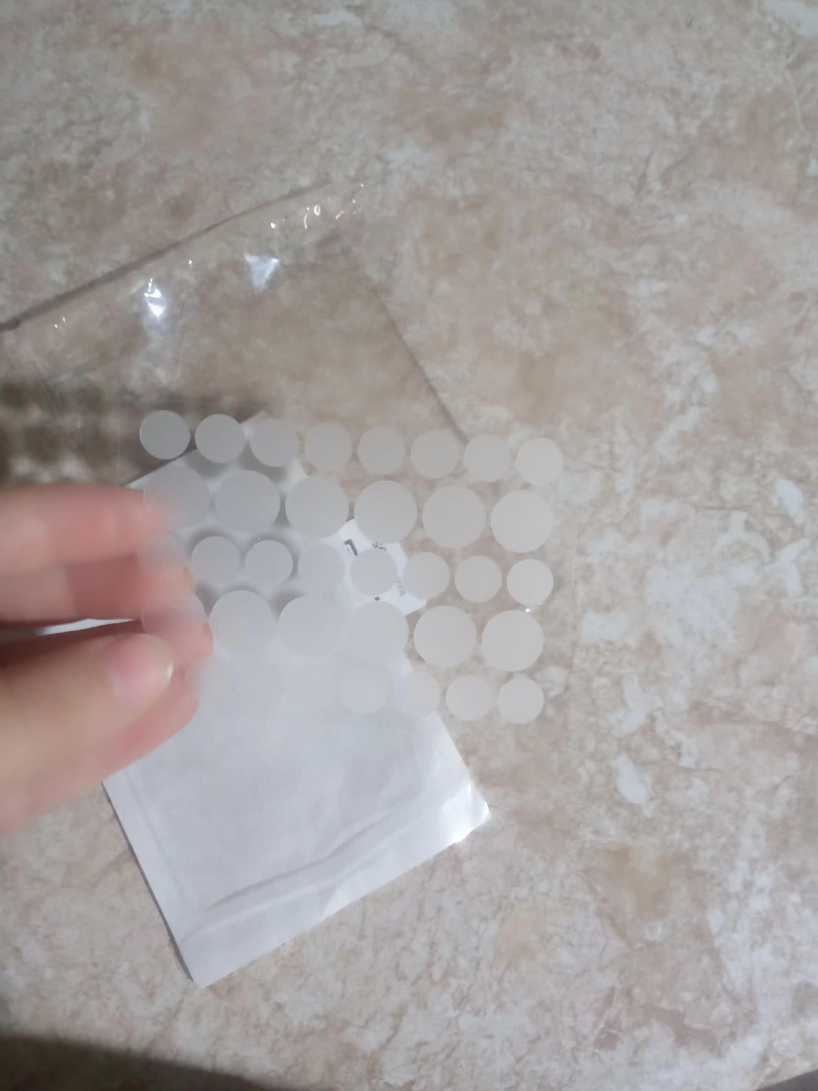 Patchlar Husnbuzar, akne, qora nuqtalar va dog‘larga qarshi stikerlar, 36 ta stiker
