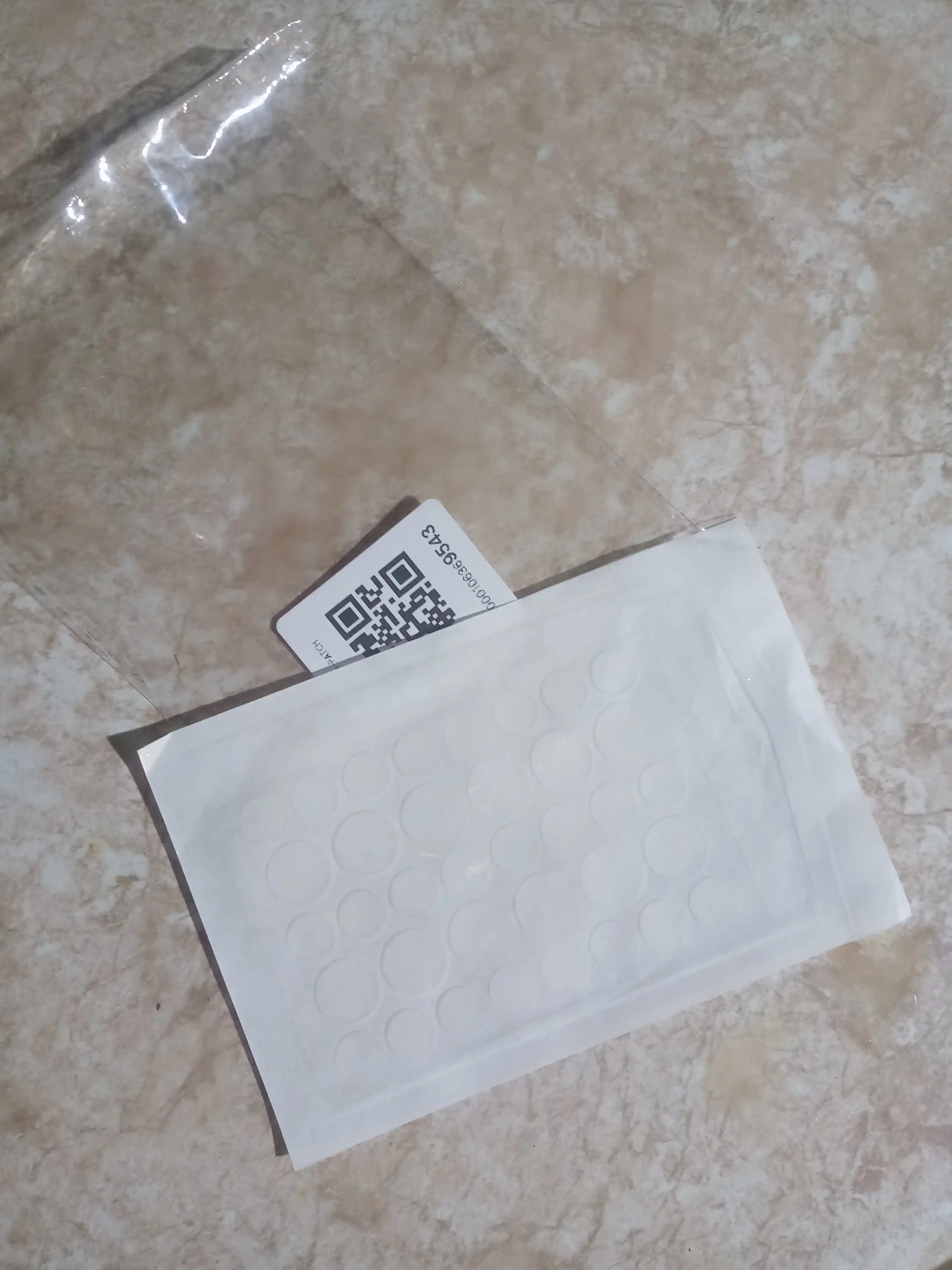 Patchlar Husnbuzar, akne, qora nuqtalar va dog‘larga qarshi stikerlar, 36 ta stiker