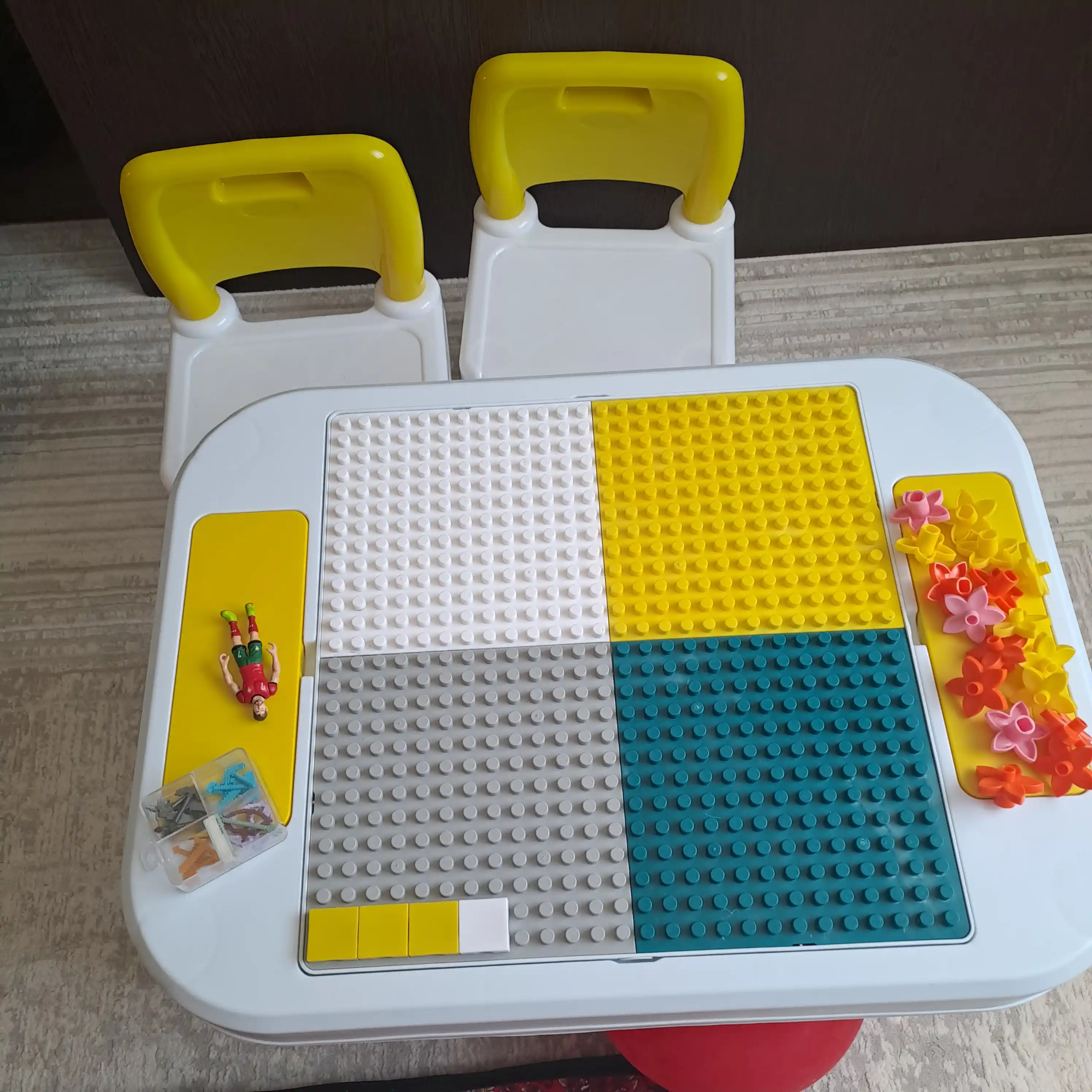 Магнитные блоки и детские игрушки