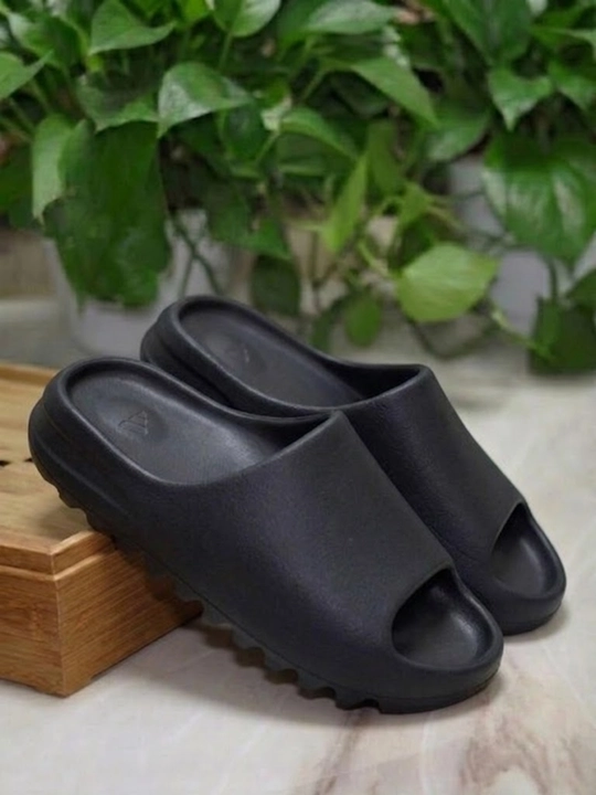 Erkaklar shippaklari, slanslar, 36-44 o‘lchamlar - yoz uchun eng qulay tanlov