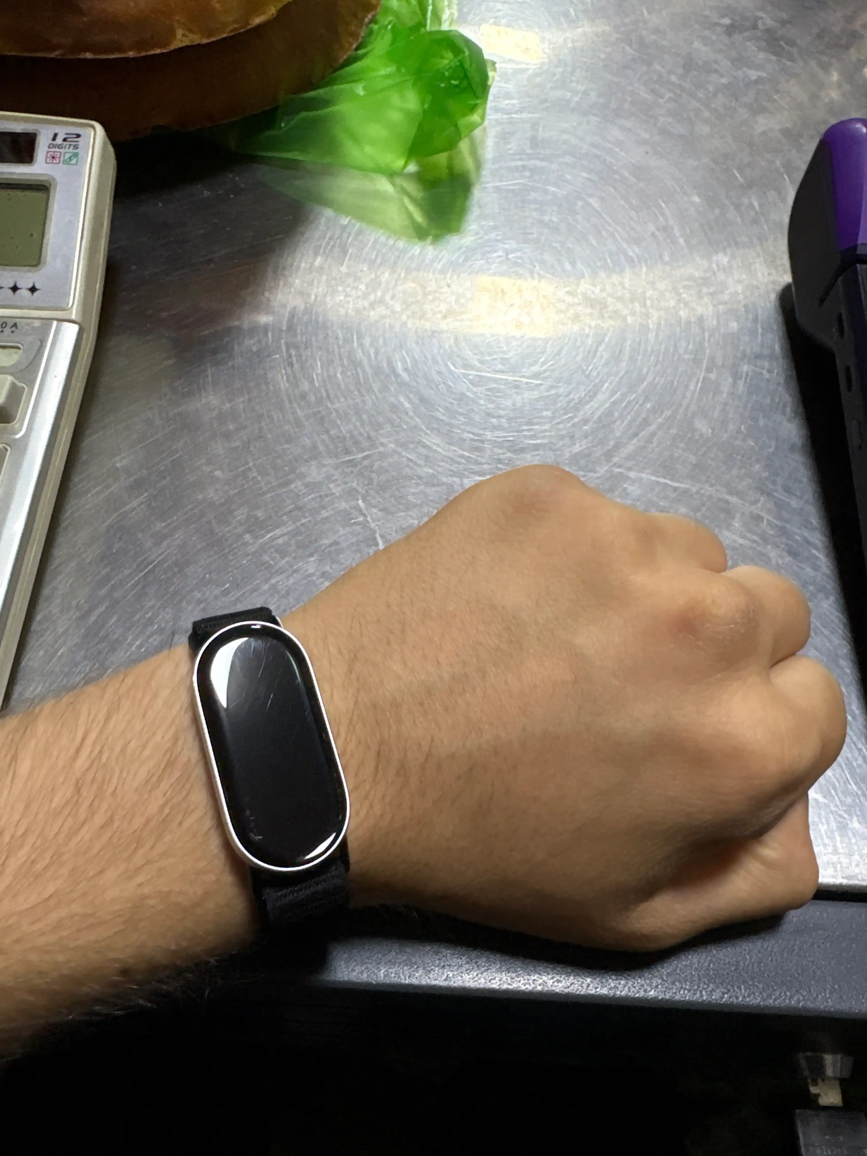 Xiaomi Smart Band 10 fitnes bilaguzugi, 1.72" AMOLED displey, 150dan ortiq sport rejimlari