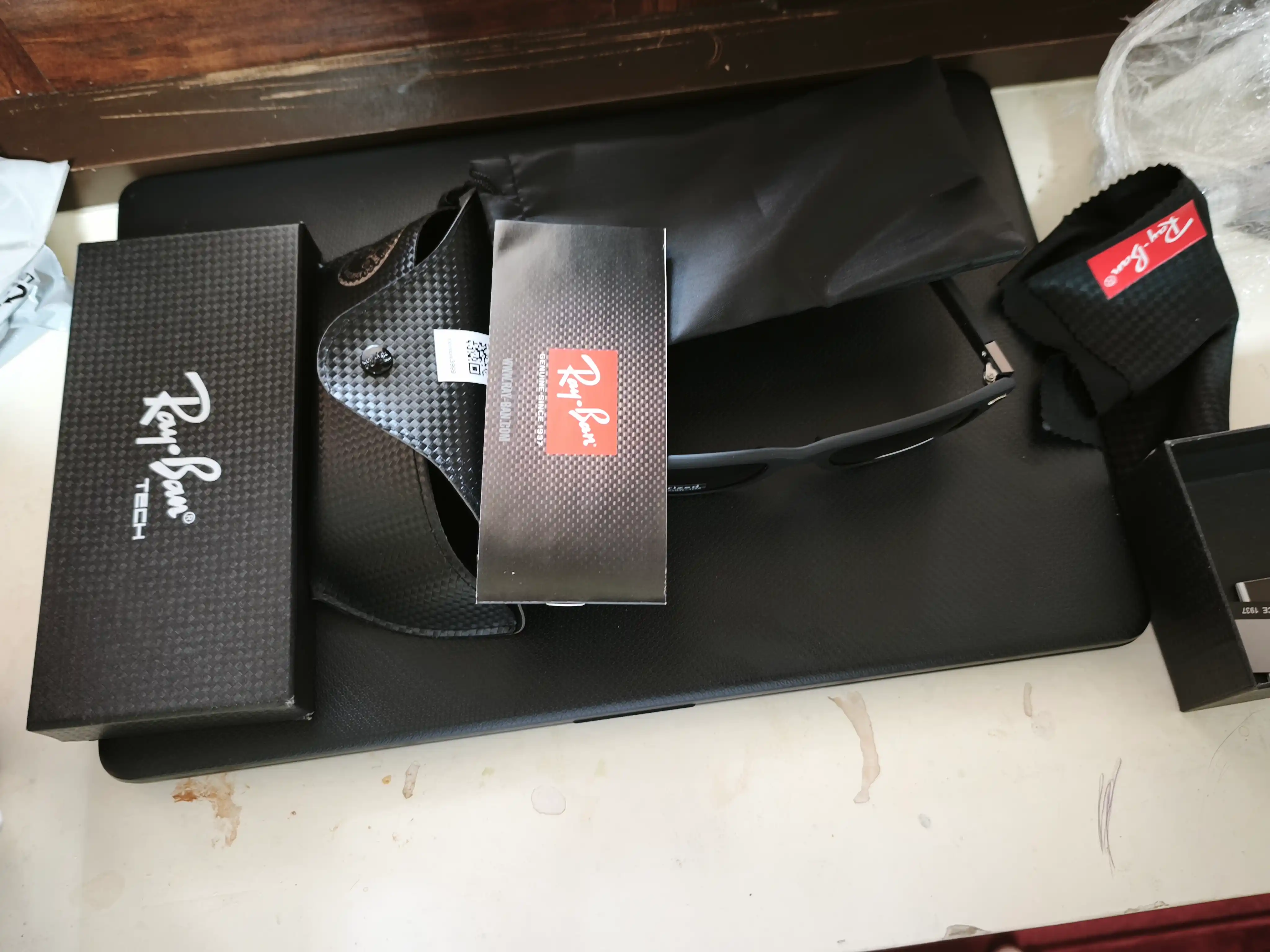 Солнцезащитные очки Ray-Ban Polarized – Unisex, UV400 комплект (коробка и документы)