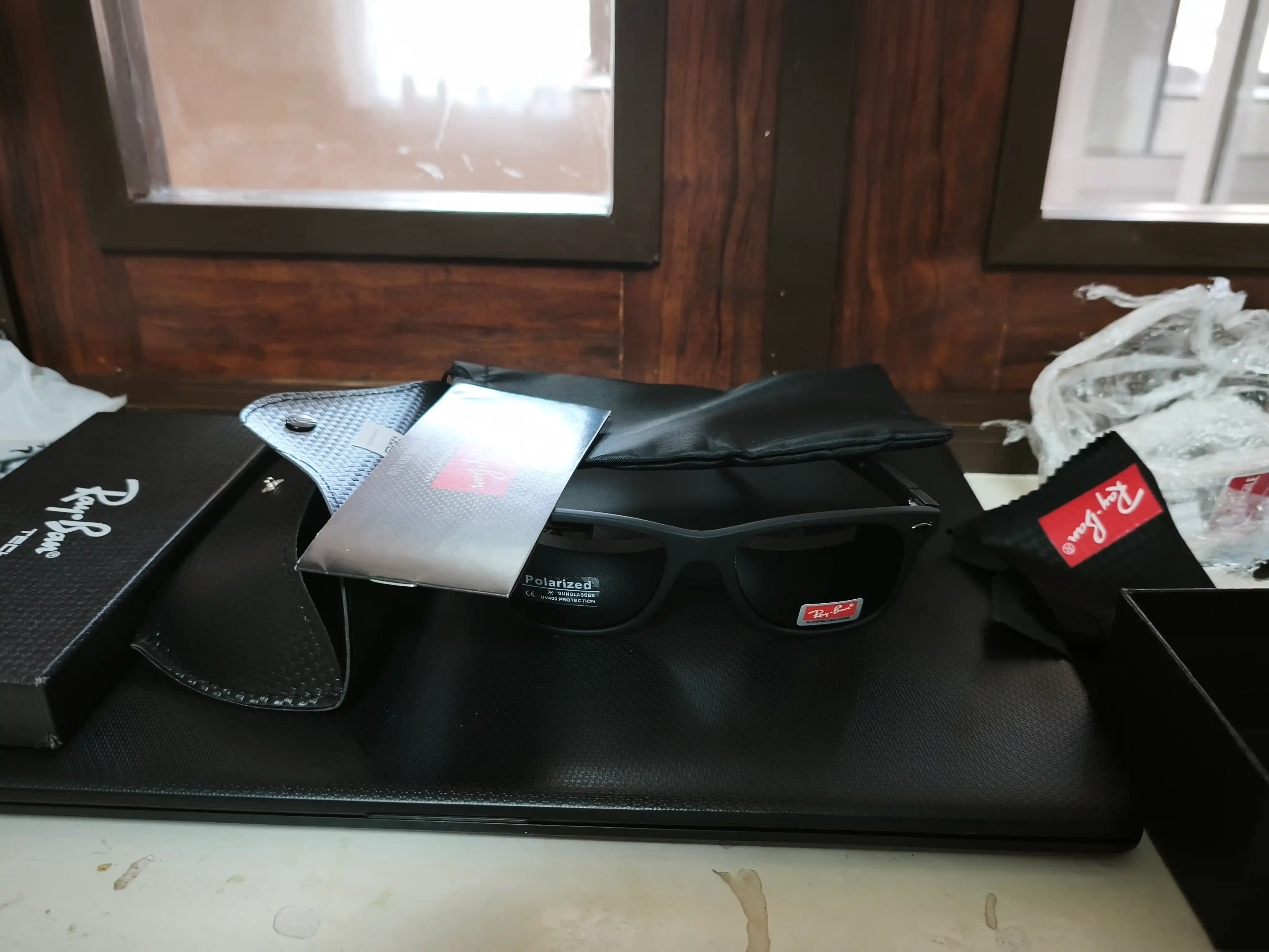 Солнцезащитные очки Ray-Ban Polarized – Unisex, UV400 комплект (коробка и документы)