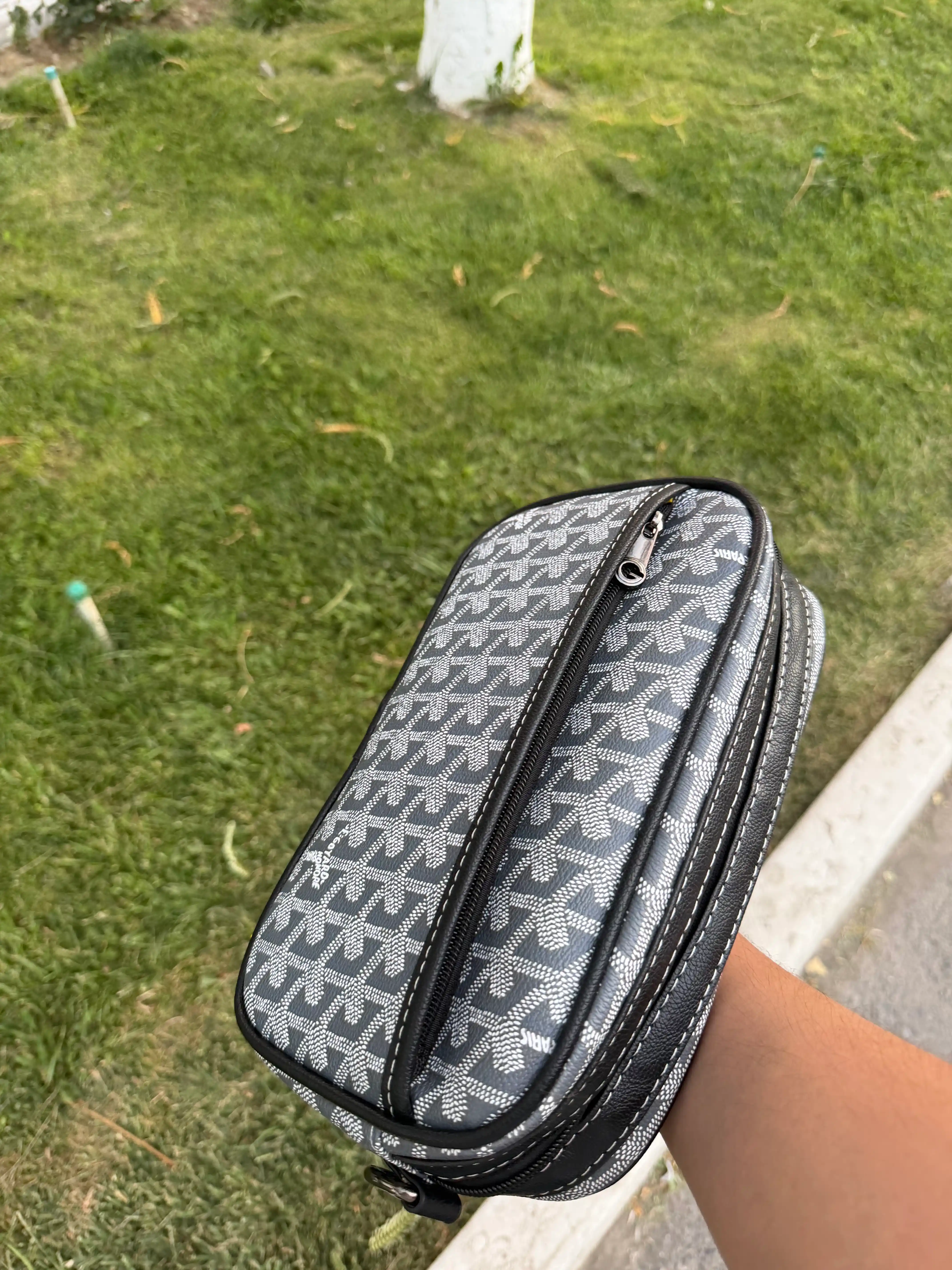 Erkaklar uchun barsetka, GOYARD eko-charmdan, yelkama
