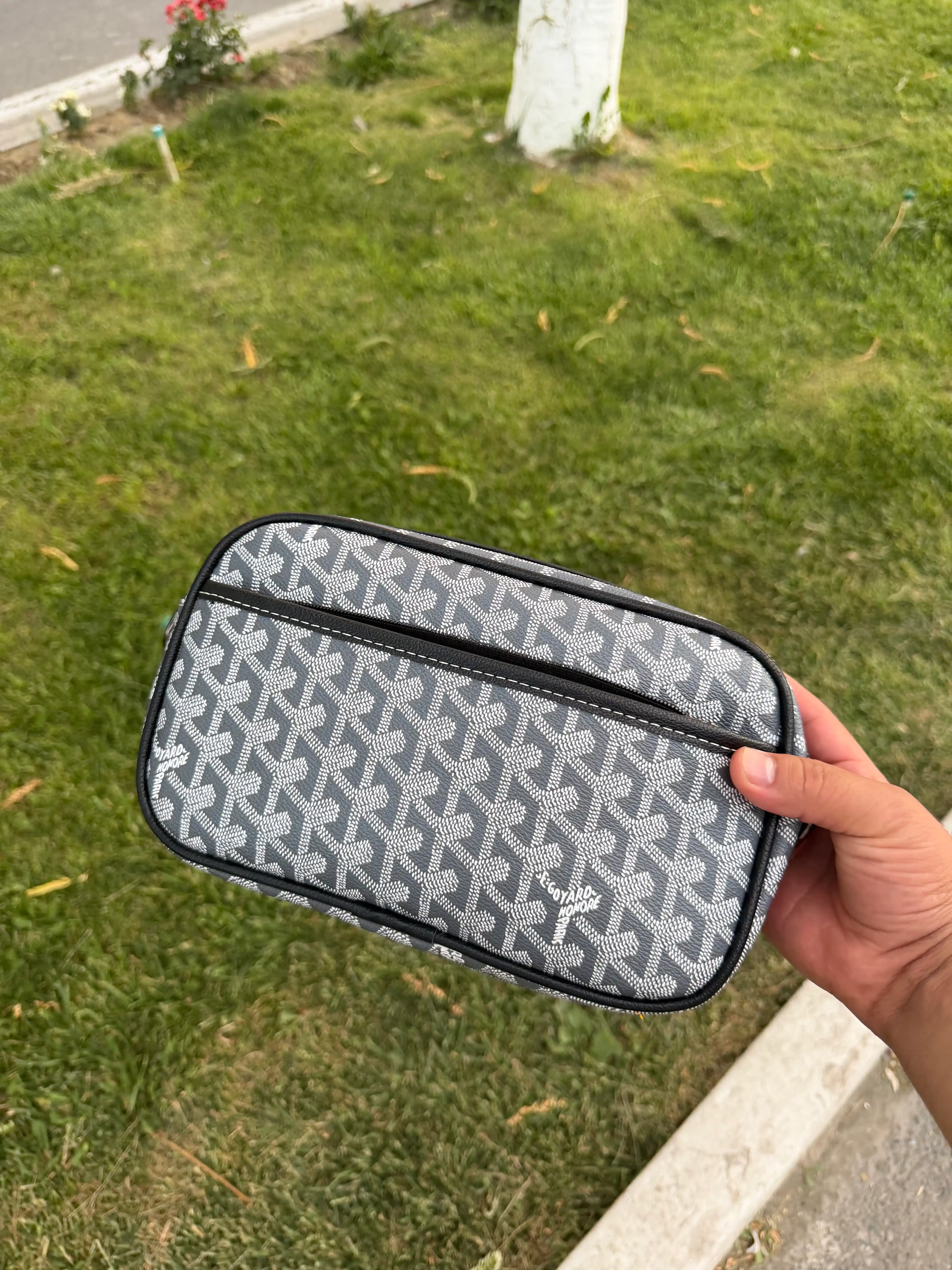 Erkaklar uchun barsetka, GOYARD eko-charmdan, yelkama