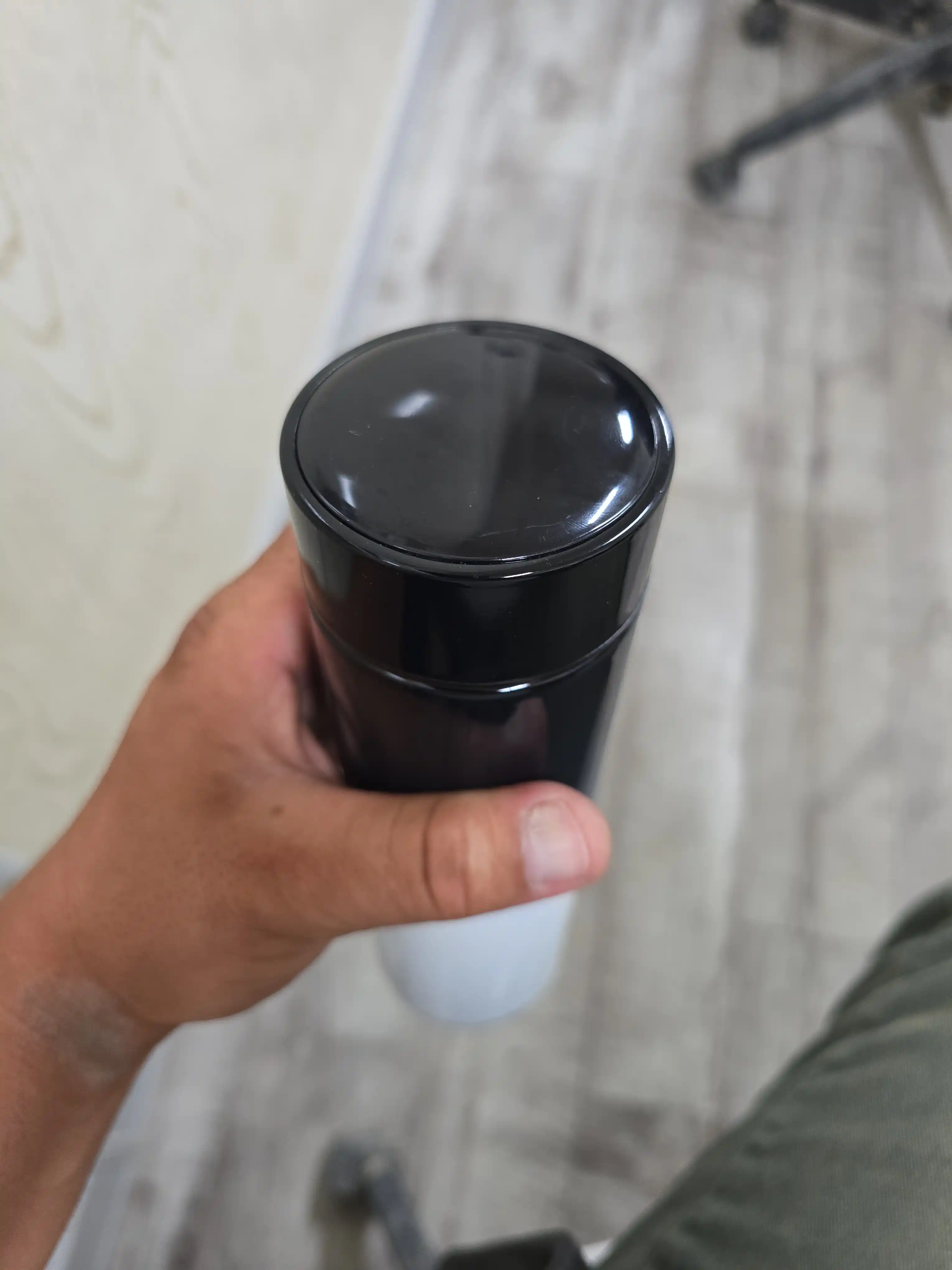 Issiq va sovuq ichimliklar uchun termo stakan, qopqoq va trubochka bilan