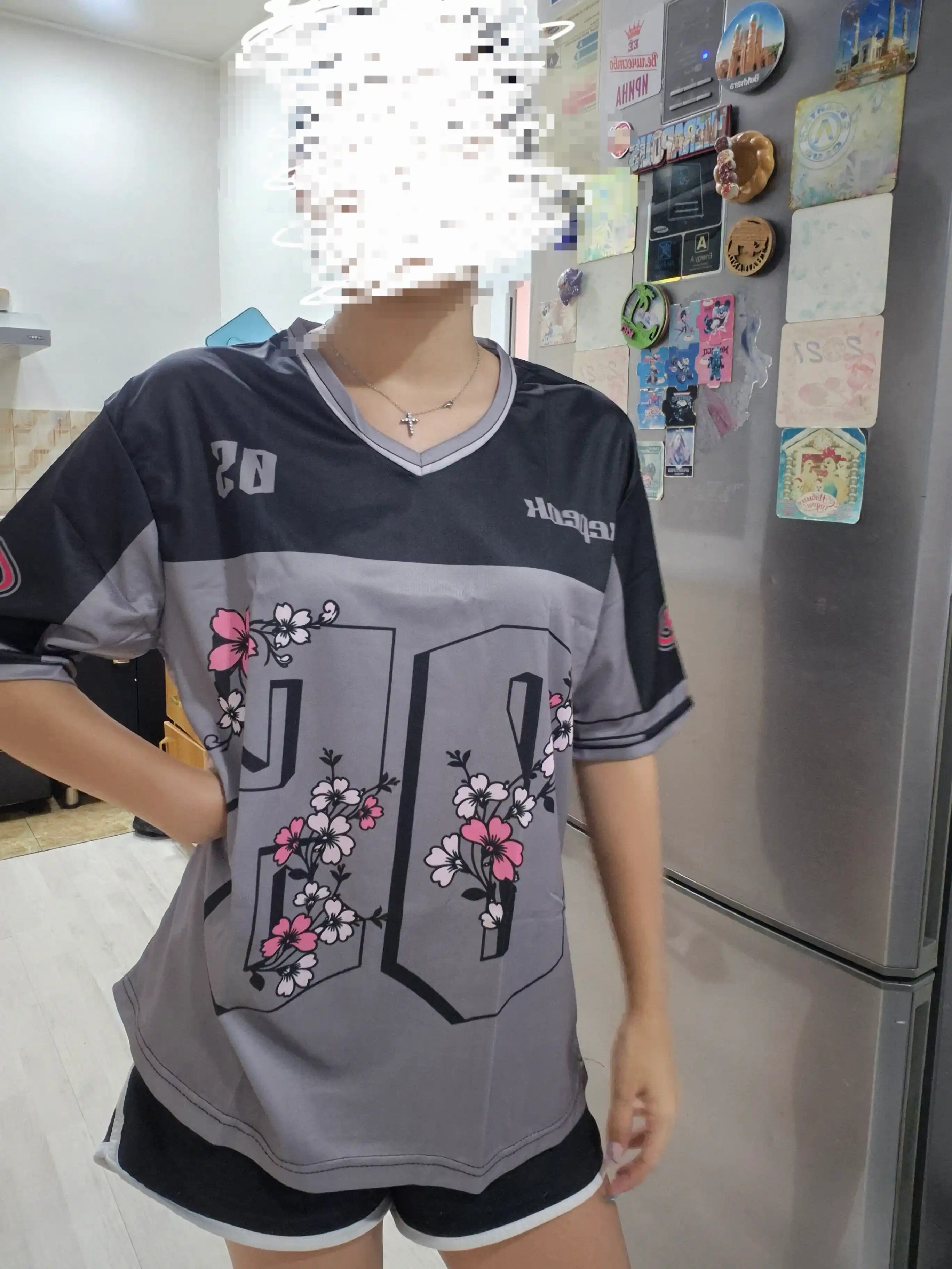 Oversize futbolka — y2k uslubidagi sport streetwear futbolka