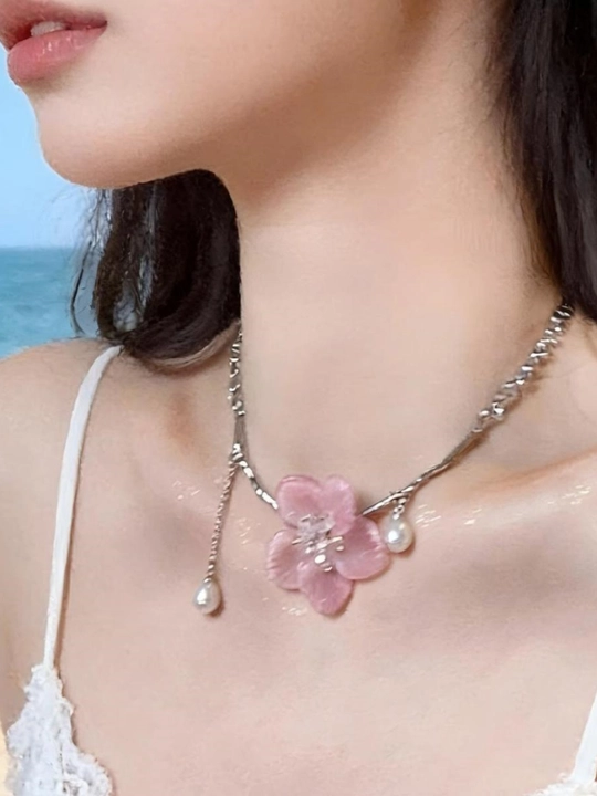 «Sakura» gulli va marjon tomchili nafis choker — fransuz uslubida