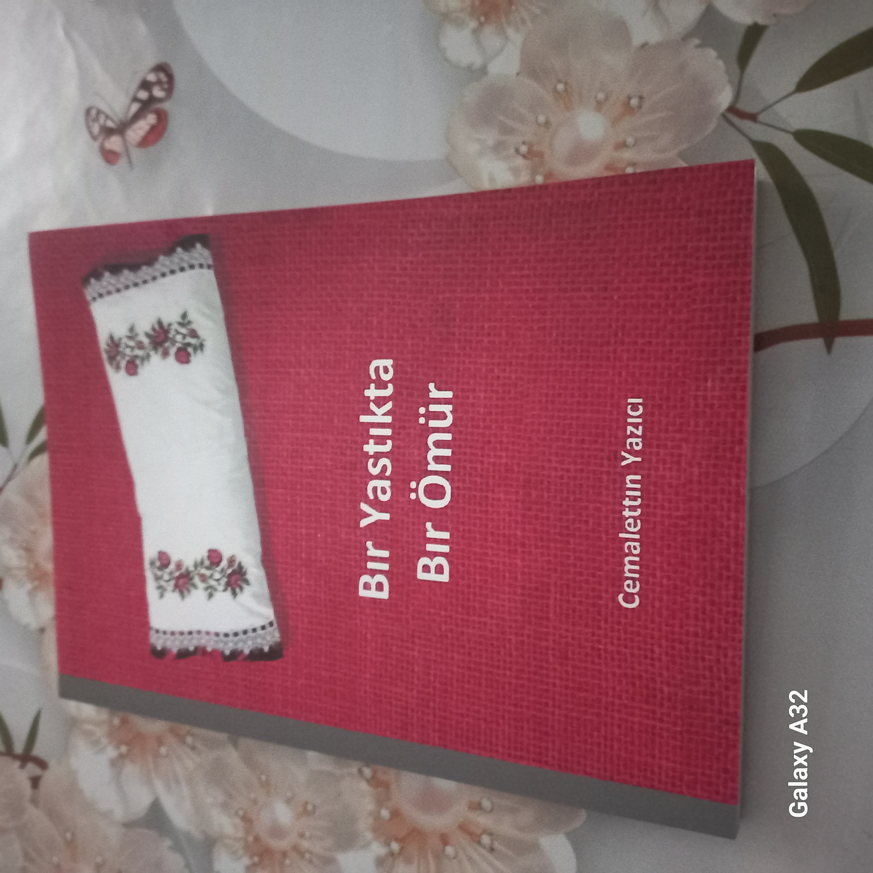 Bir yastikta bir omur. Cemalettin Yazici, книга на турецком языке