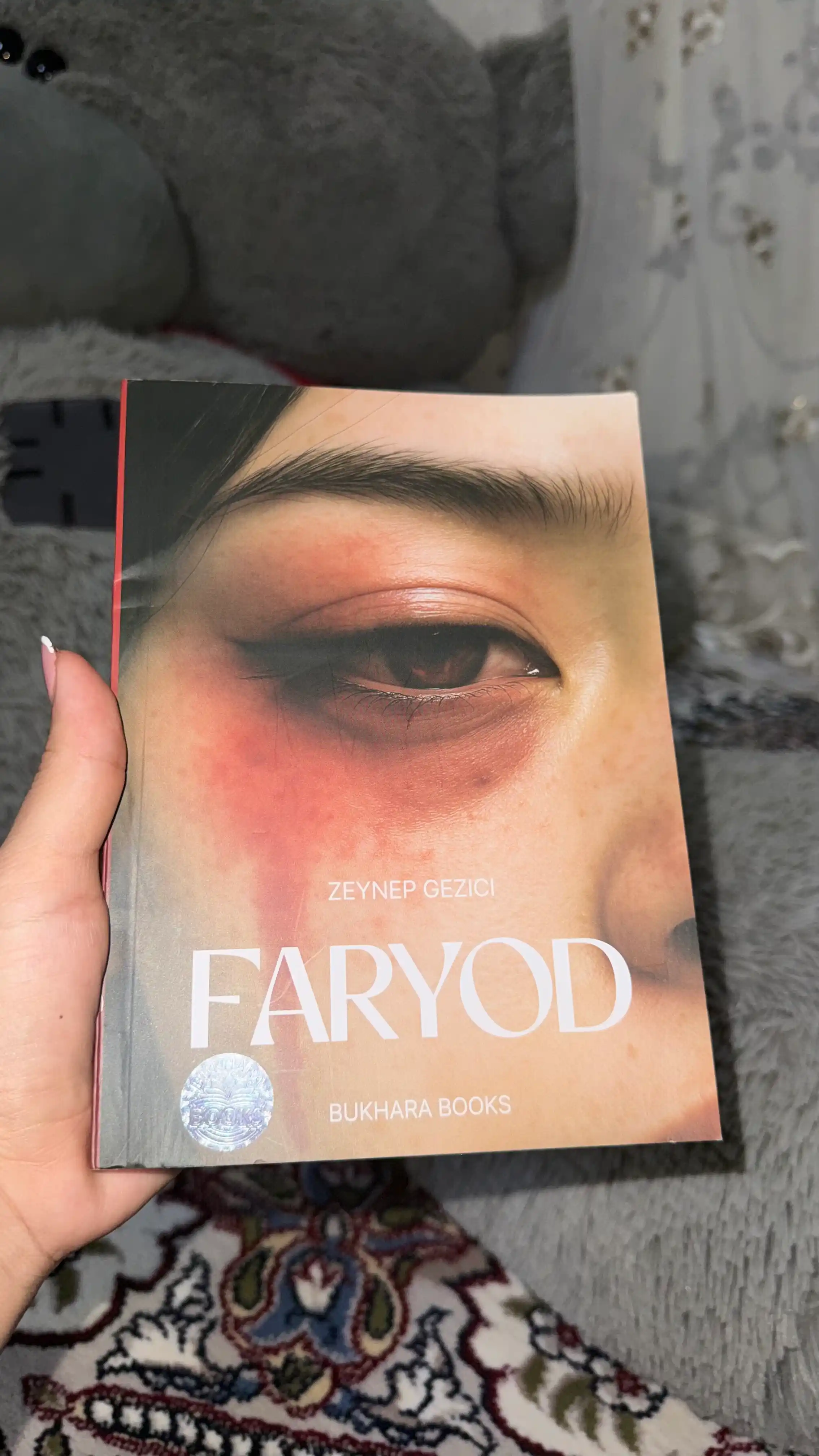 «Faryod» — Zenep Gezici, Психологический драматический роман
