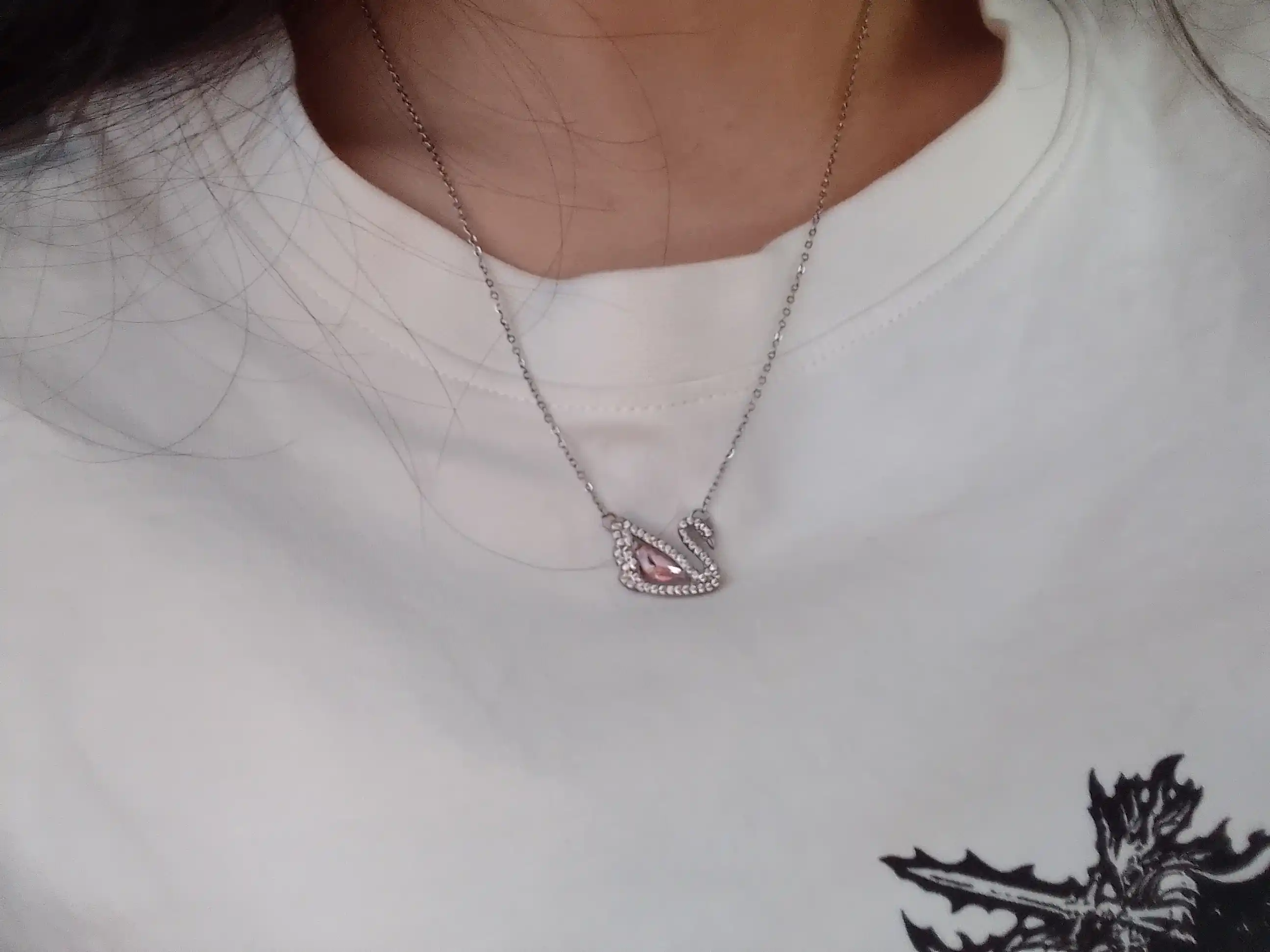 Oqqush kulonli marjon, zirkon toshli ayollar bo'yin taqinchog'i
