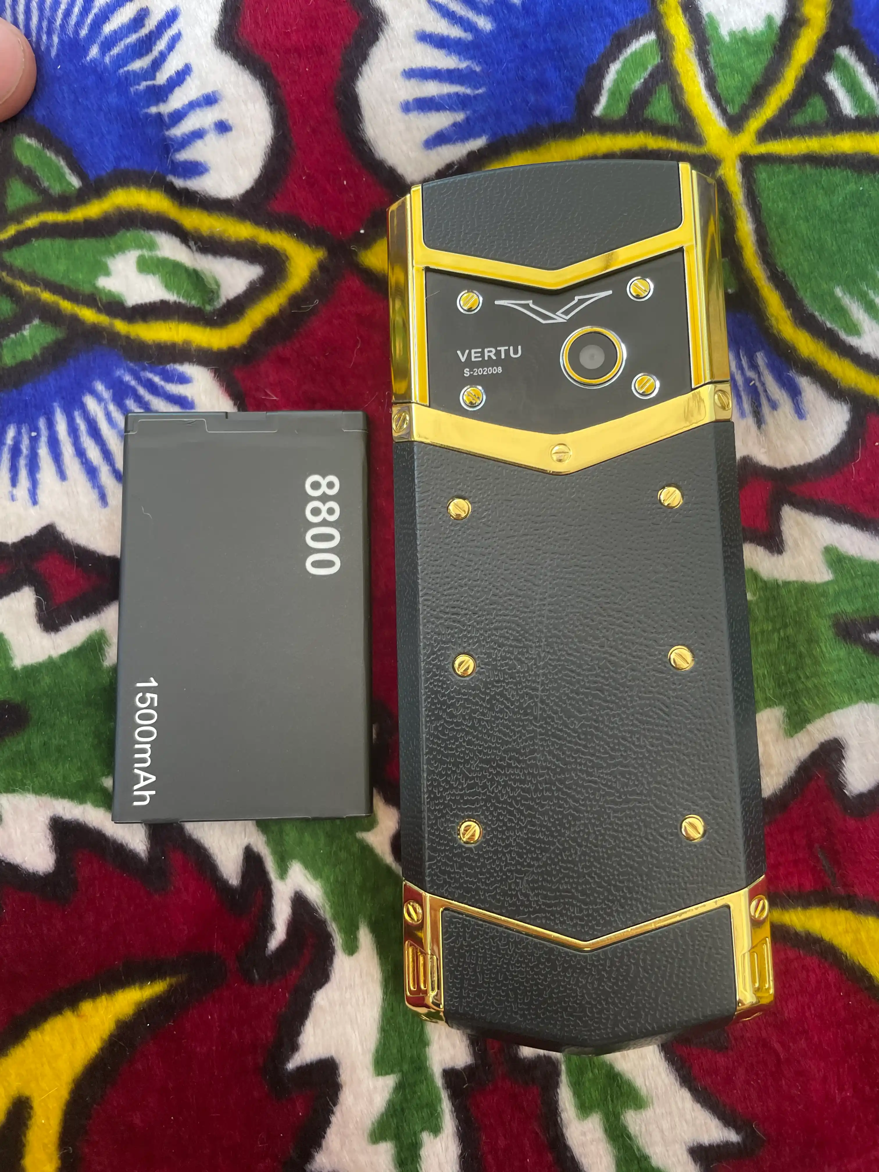 Tugmali telefon Vertu V888Pro Slider