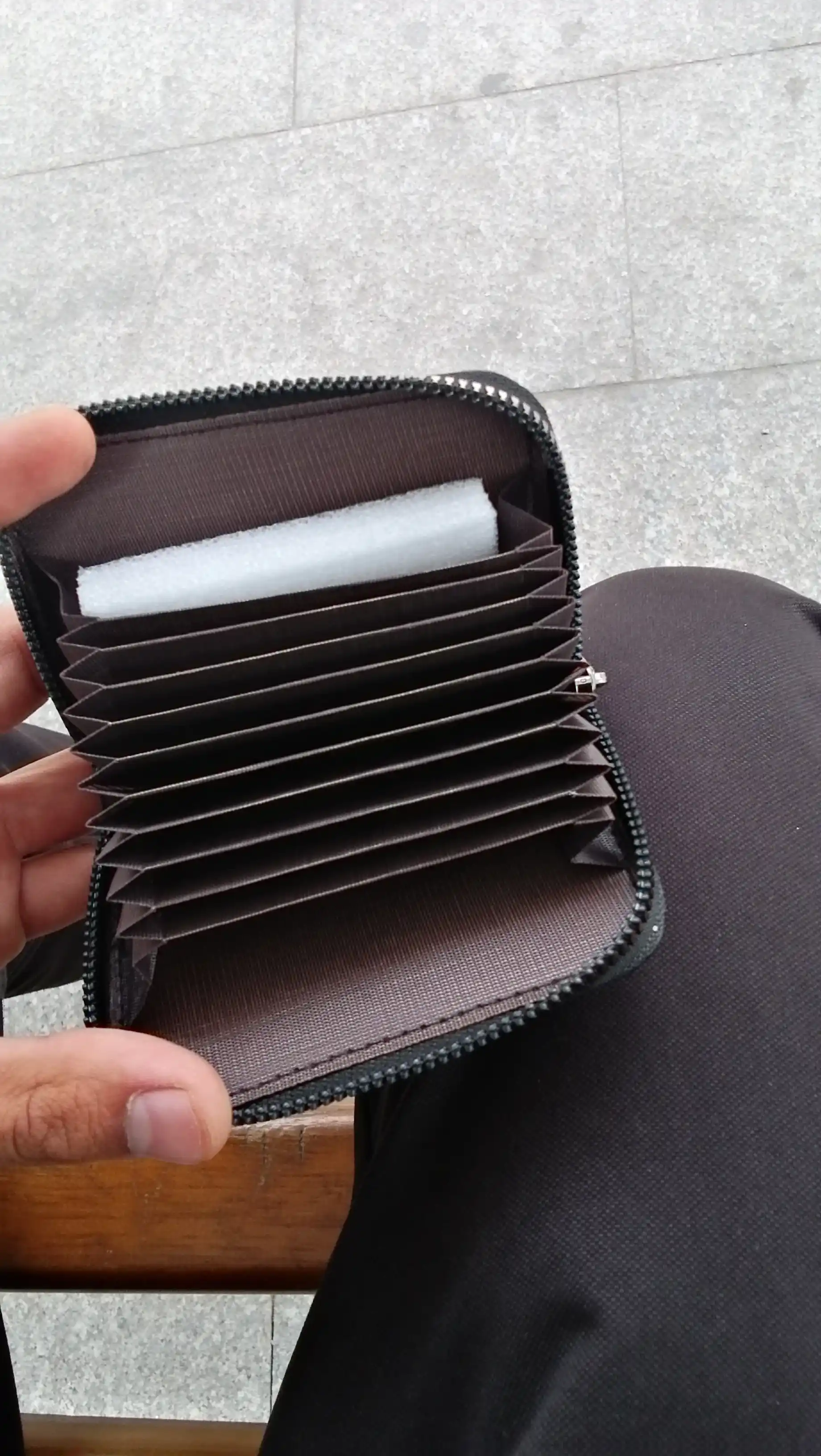 Hamyon, karta saqlagich, O‘lchami 11 sm x 8 sm