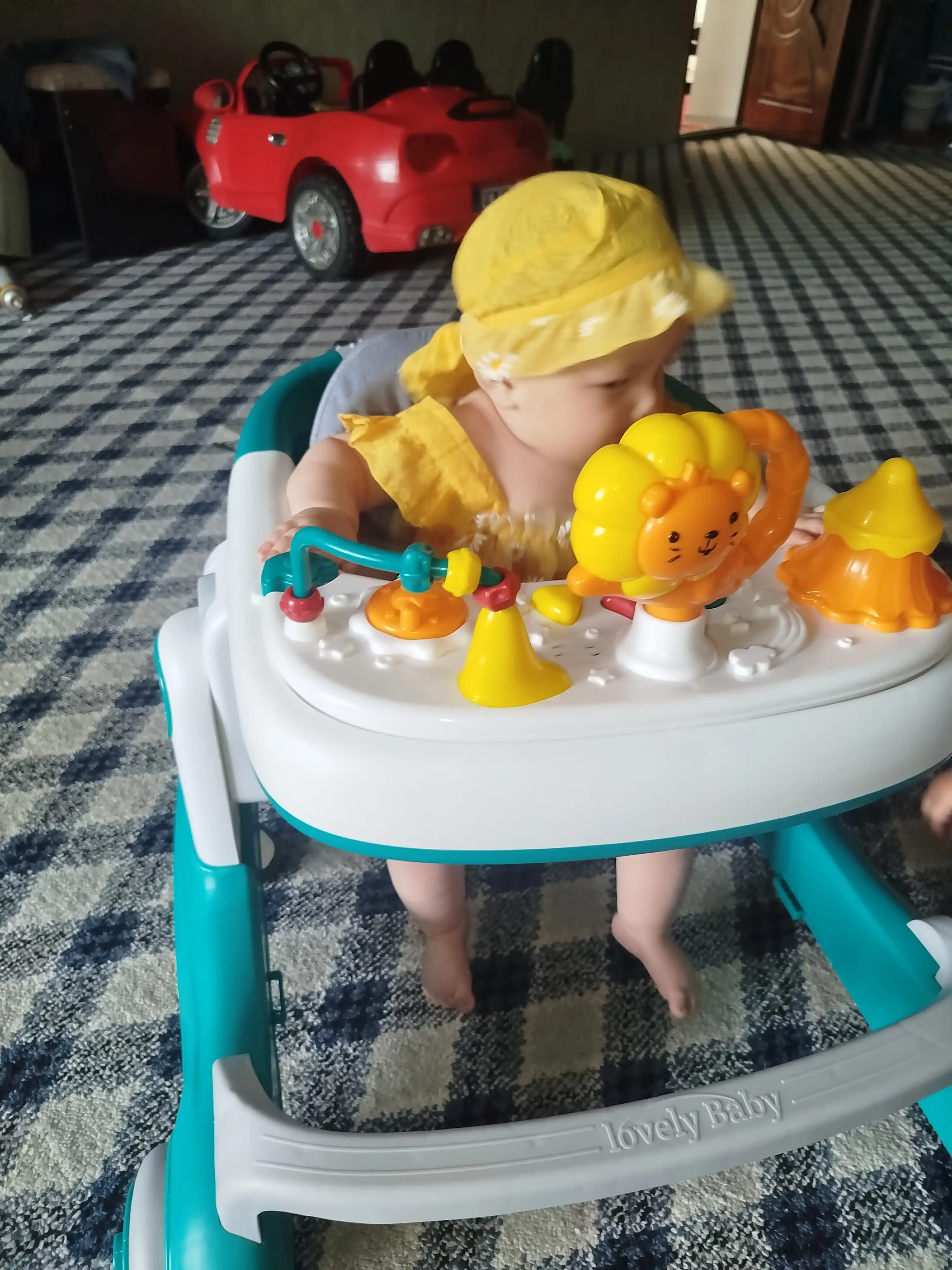 Xodunki bolalar uchun oyin paneli bilan