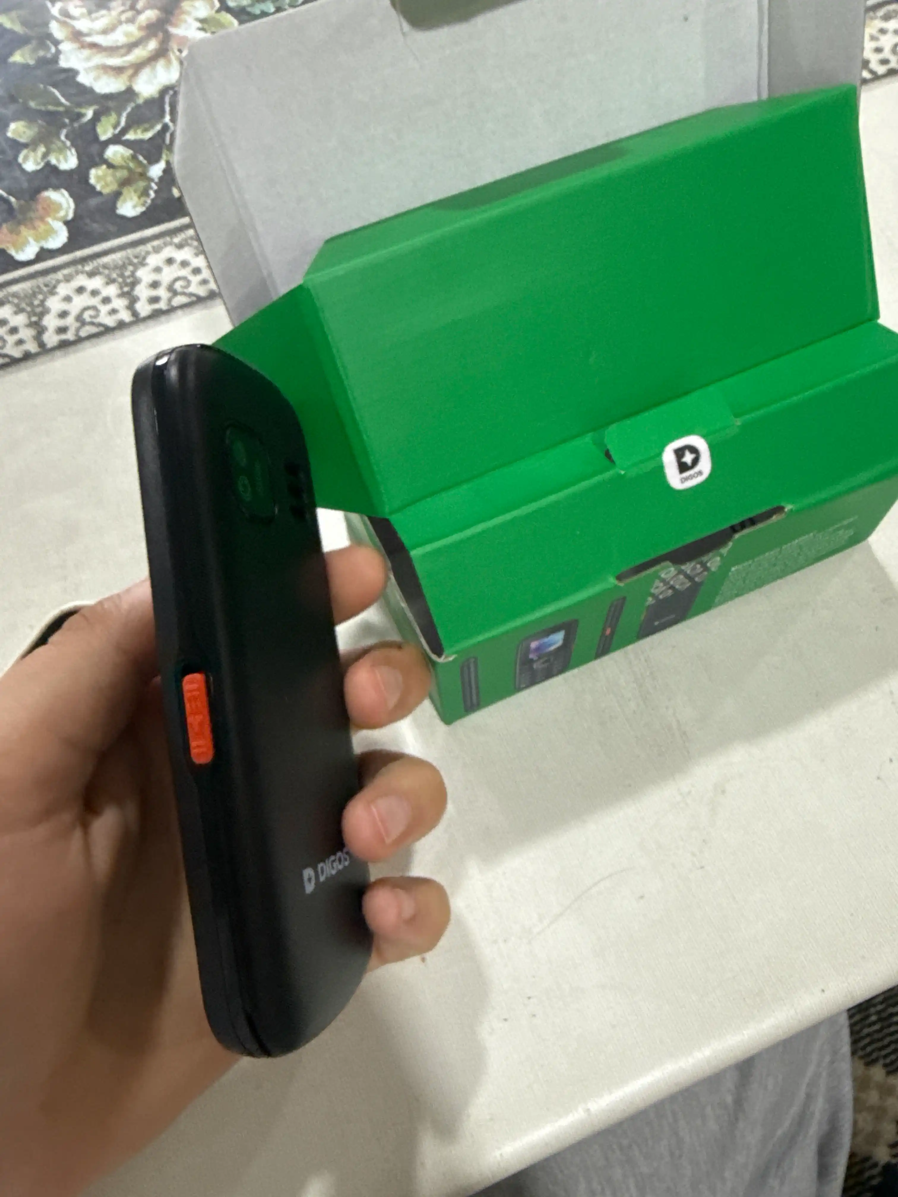 Mobil telefon Digos 105, 2 sim karta Imei dan otgan. zarydakasi bor. Batarey 1000mAs