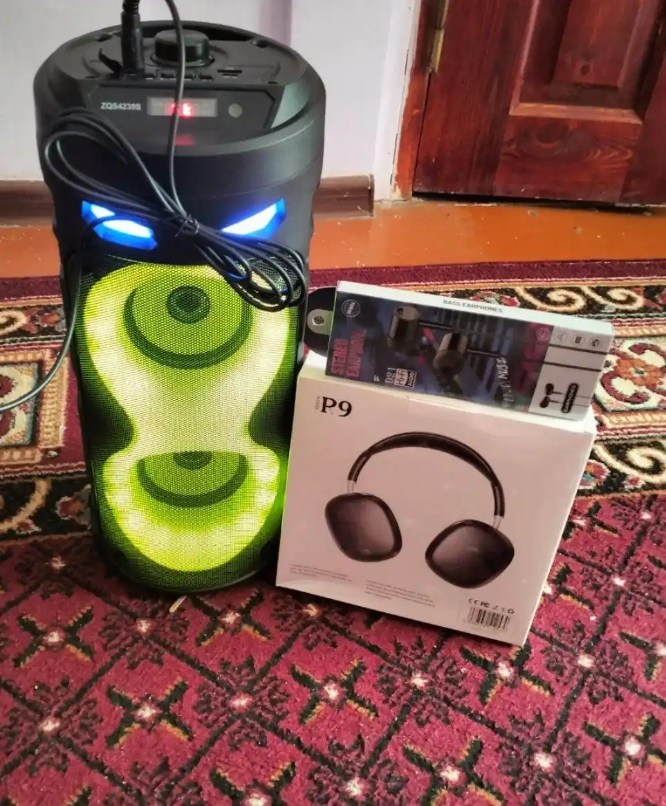 Katta Bluetooth simsiz kolonka, karaoke, RGB yoritish, mikrofon va pult bilan