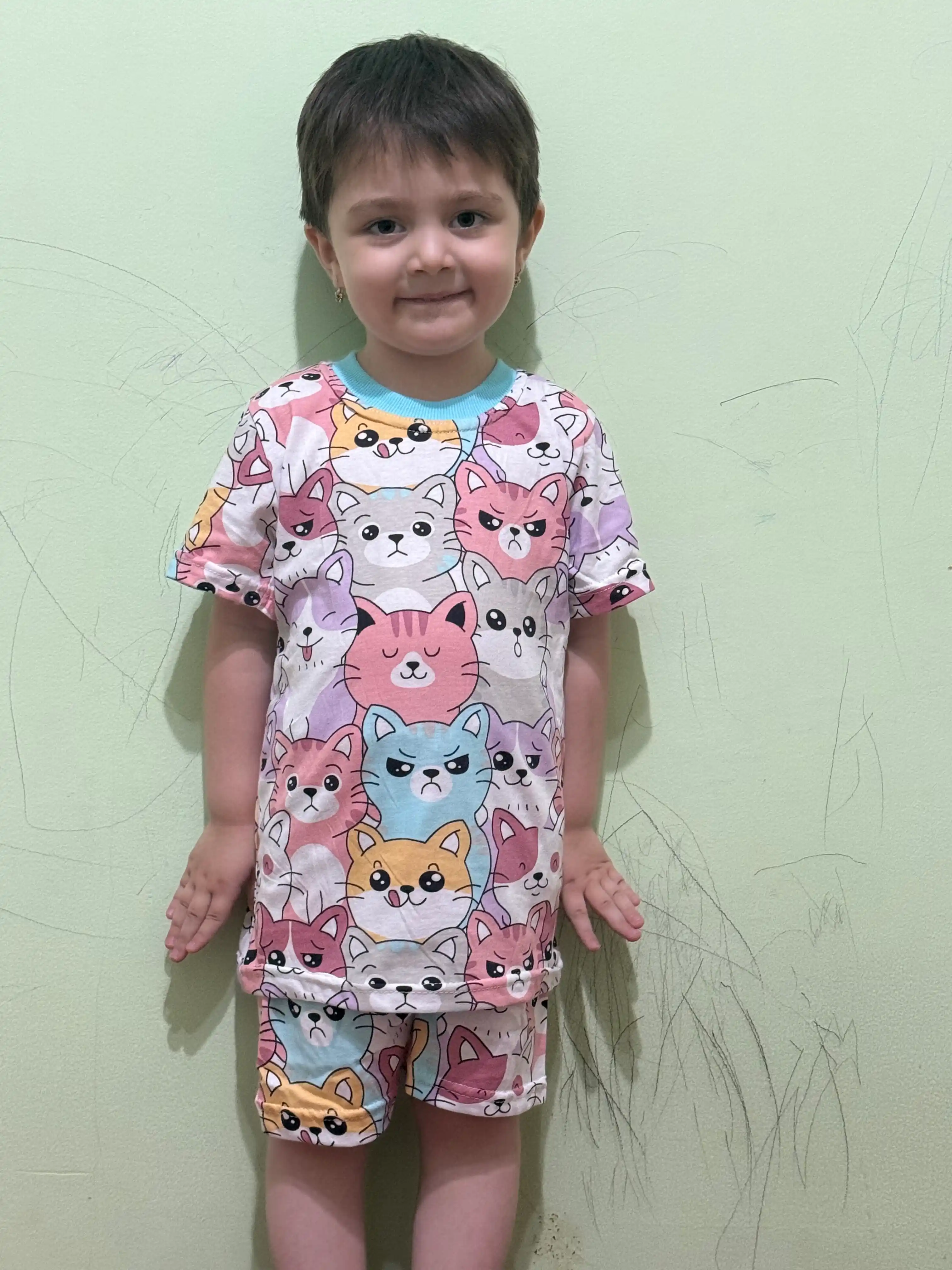 Qizaloqlar uchun juda chiroyli va qulay yozgi komplekt. Yumshoq va nafas oladigan matodan