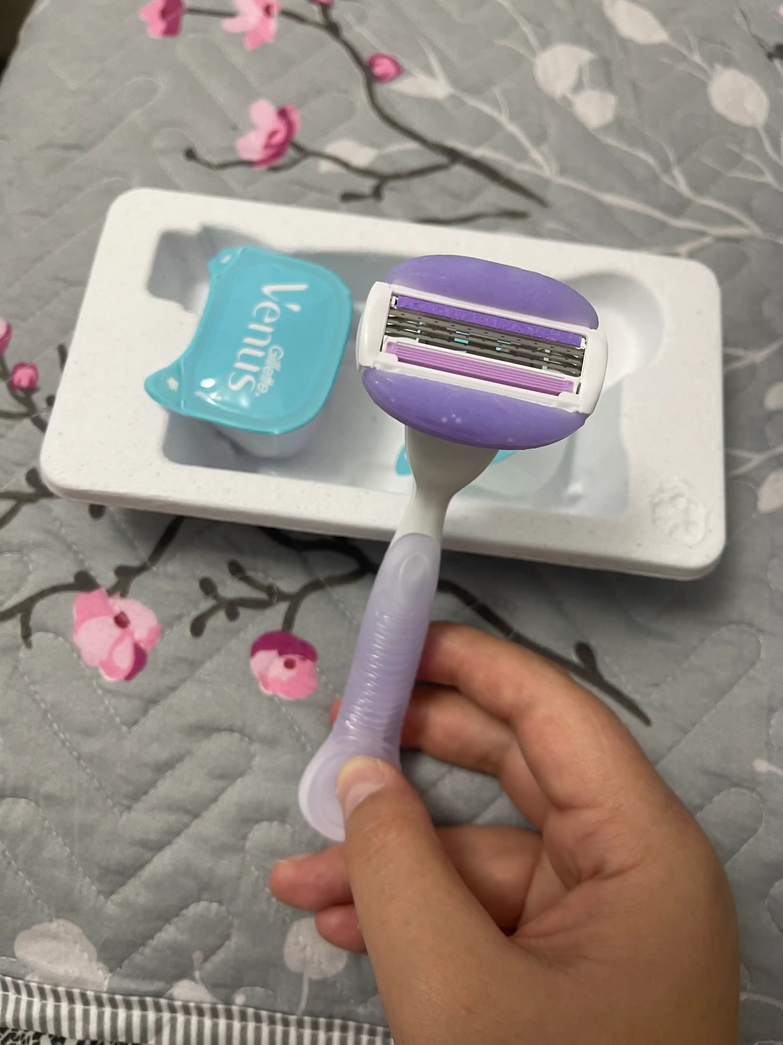 Женская бритва Venus Comfort Glide Breeze с 2сменными кассетами