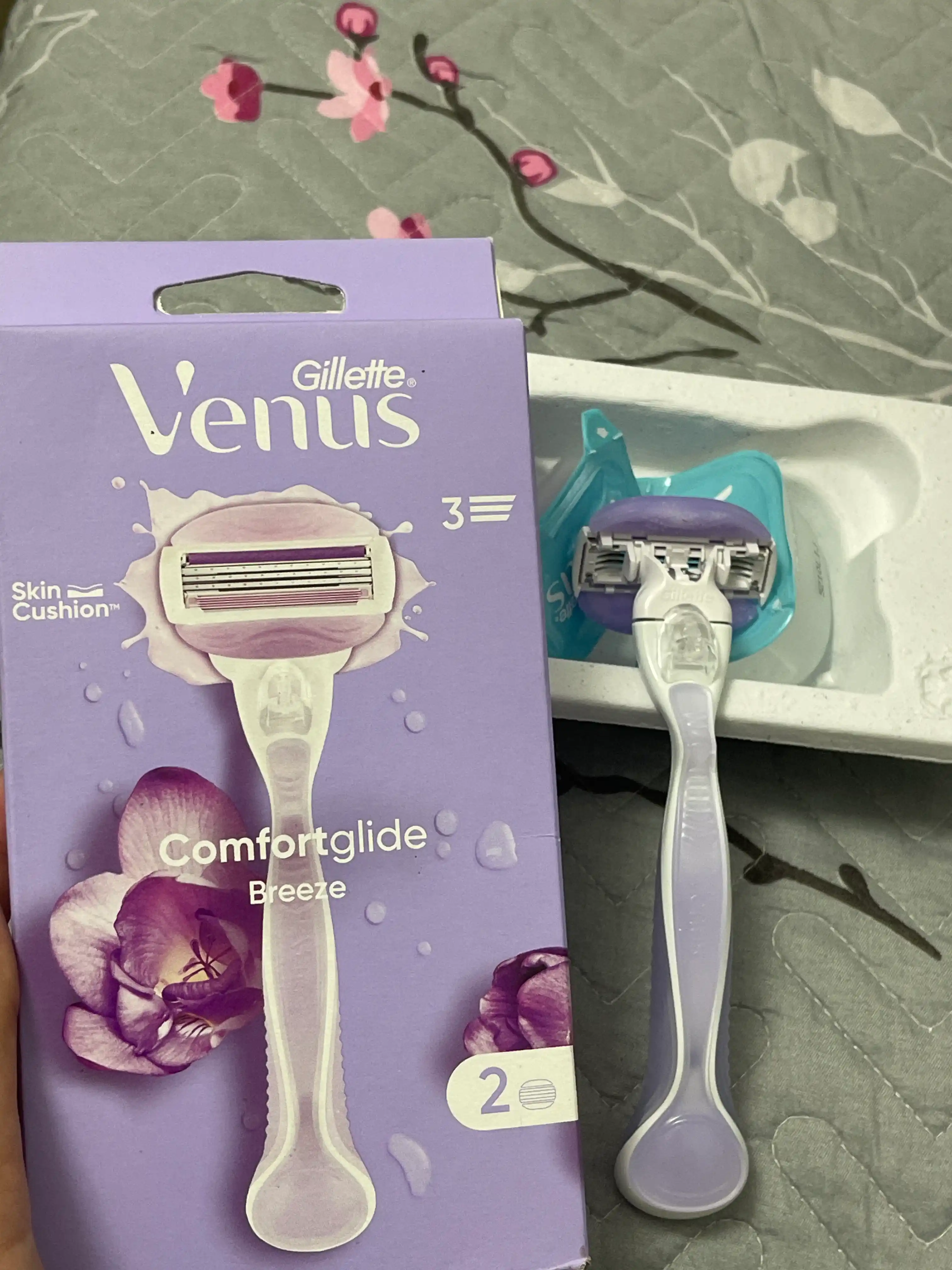Женская бритва Venus Comfort Glide Breeze с 2сменными кассетами