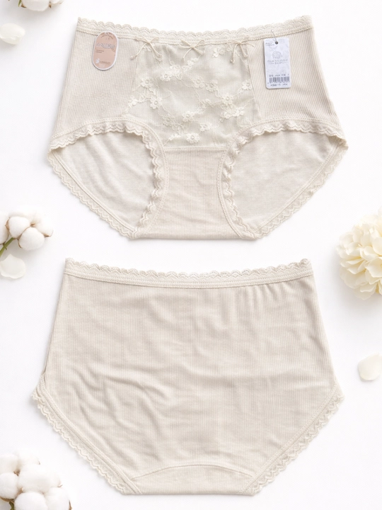 Ayollar uchun qulay dantelli trusi, standart razmer Free Size, 28 x 24 sm