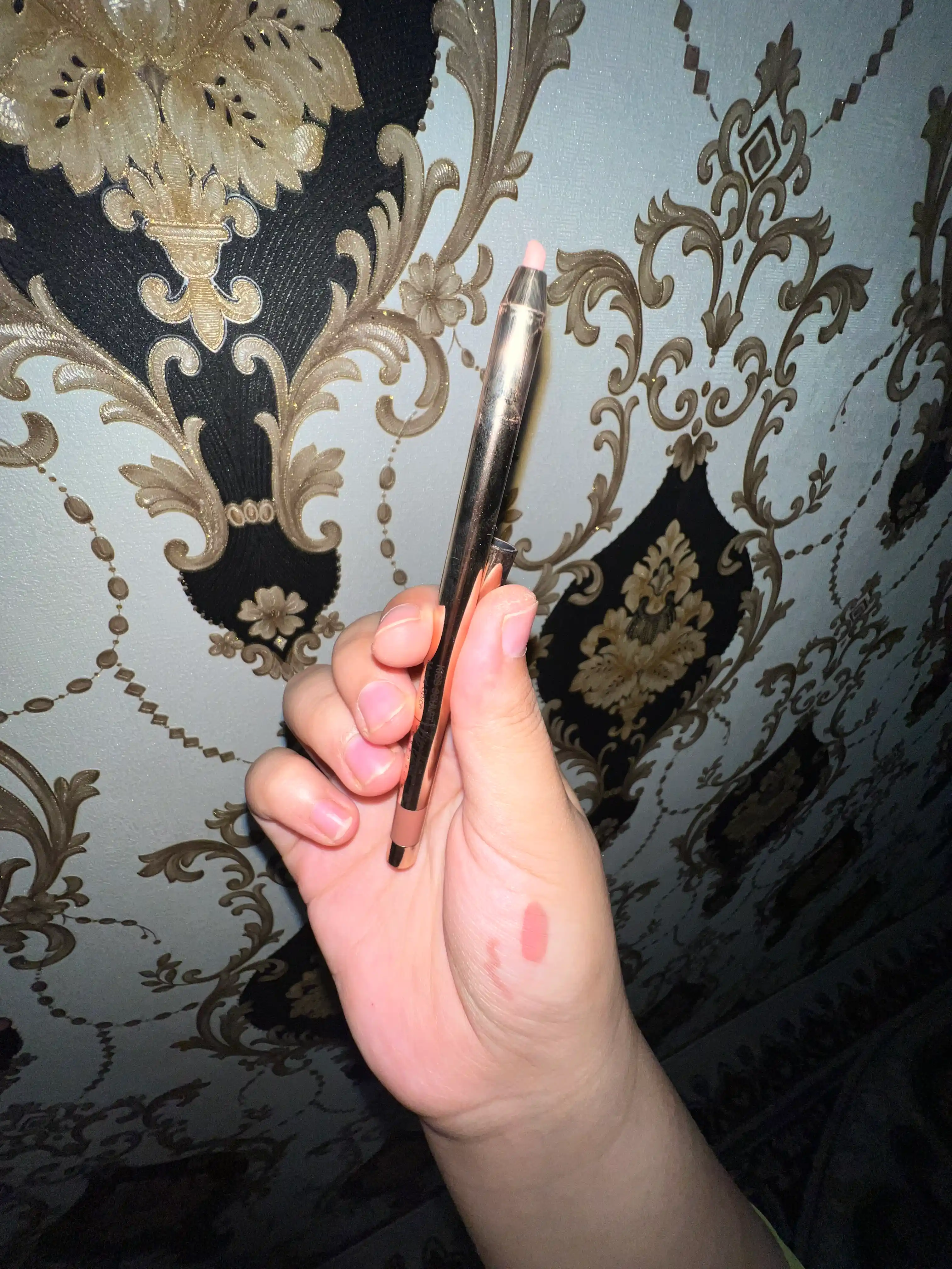 Qalam lablar uchun Sensulu "I am Defined Lip Liner"