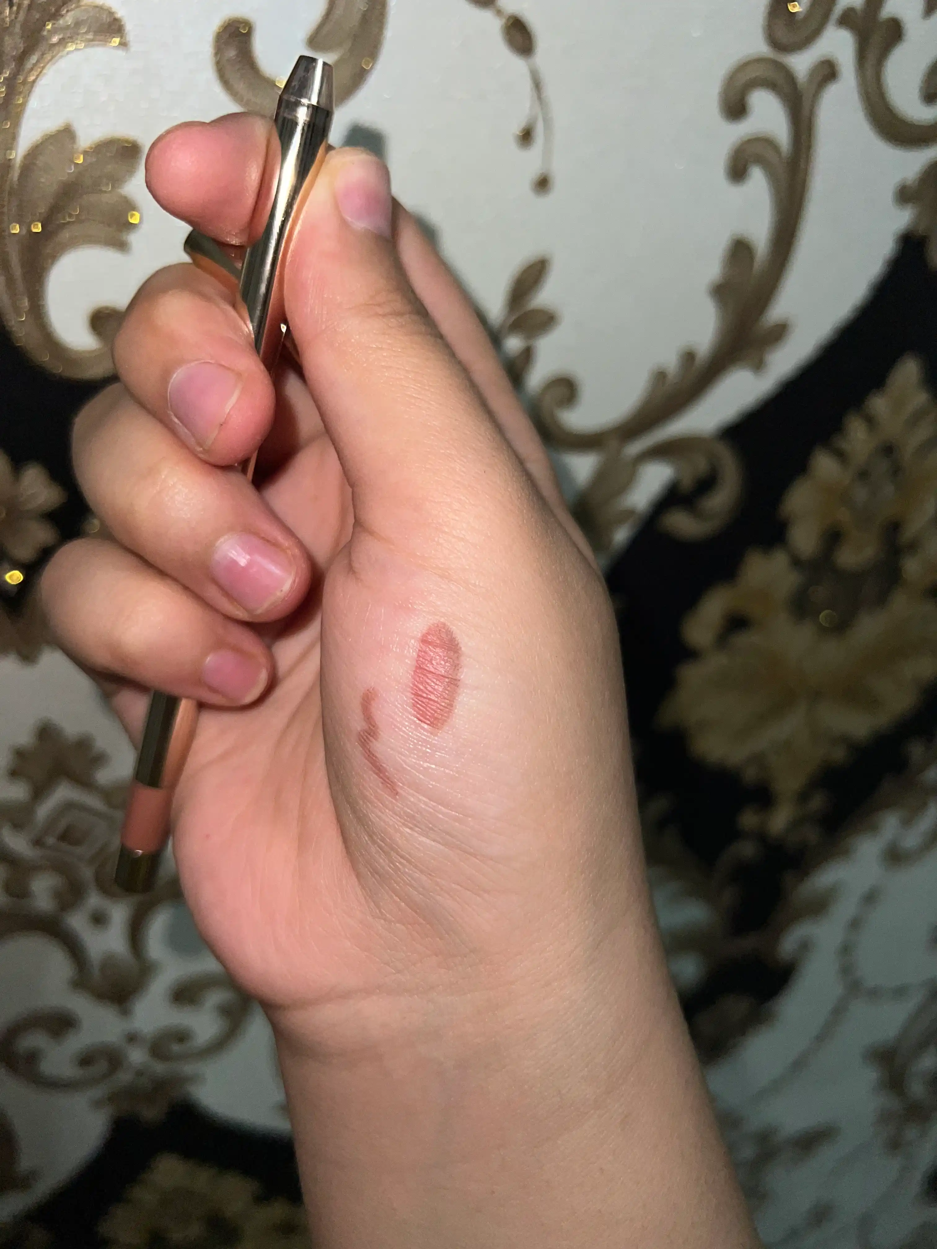 Qalam lablar uchun Sensulu "I am Defined Lip Liner"