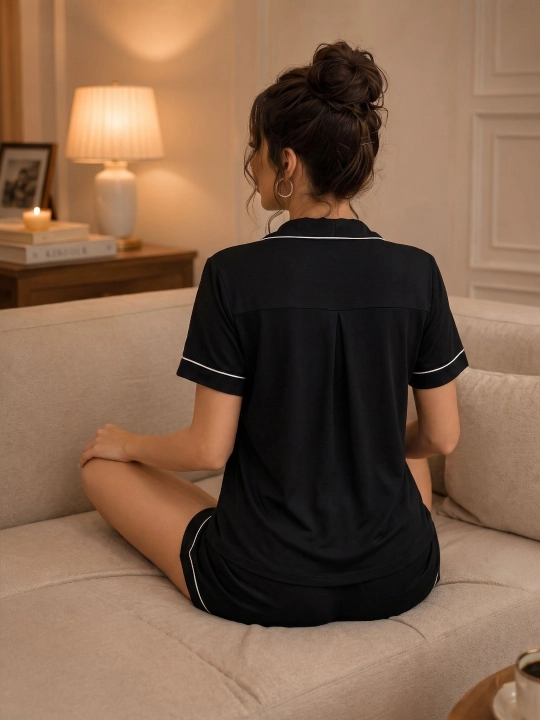 Ayollar uchun yozgi pijama to‘plami – yumshoq va nafas oluvchi uy kiyimi, shortikli