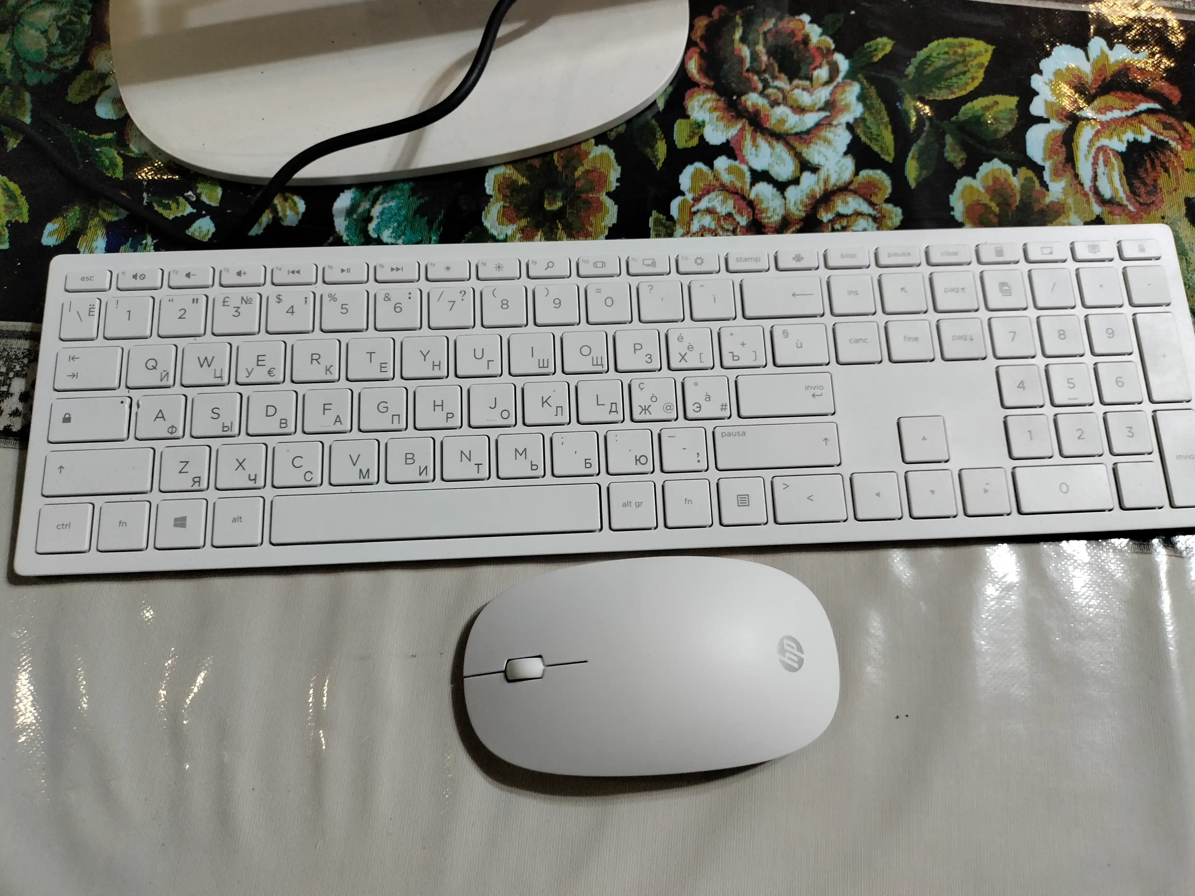 Simsiz klaviatura va sichqoncha HP Pavilion Wireless Keyboard and Mouse 800