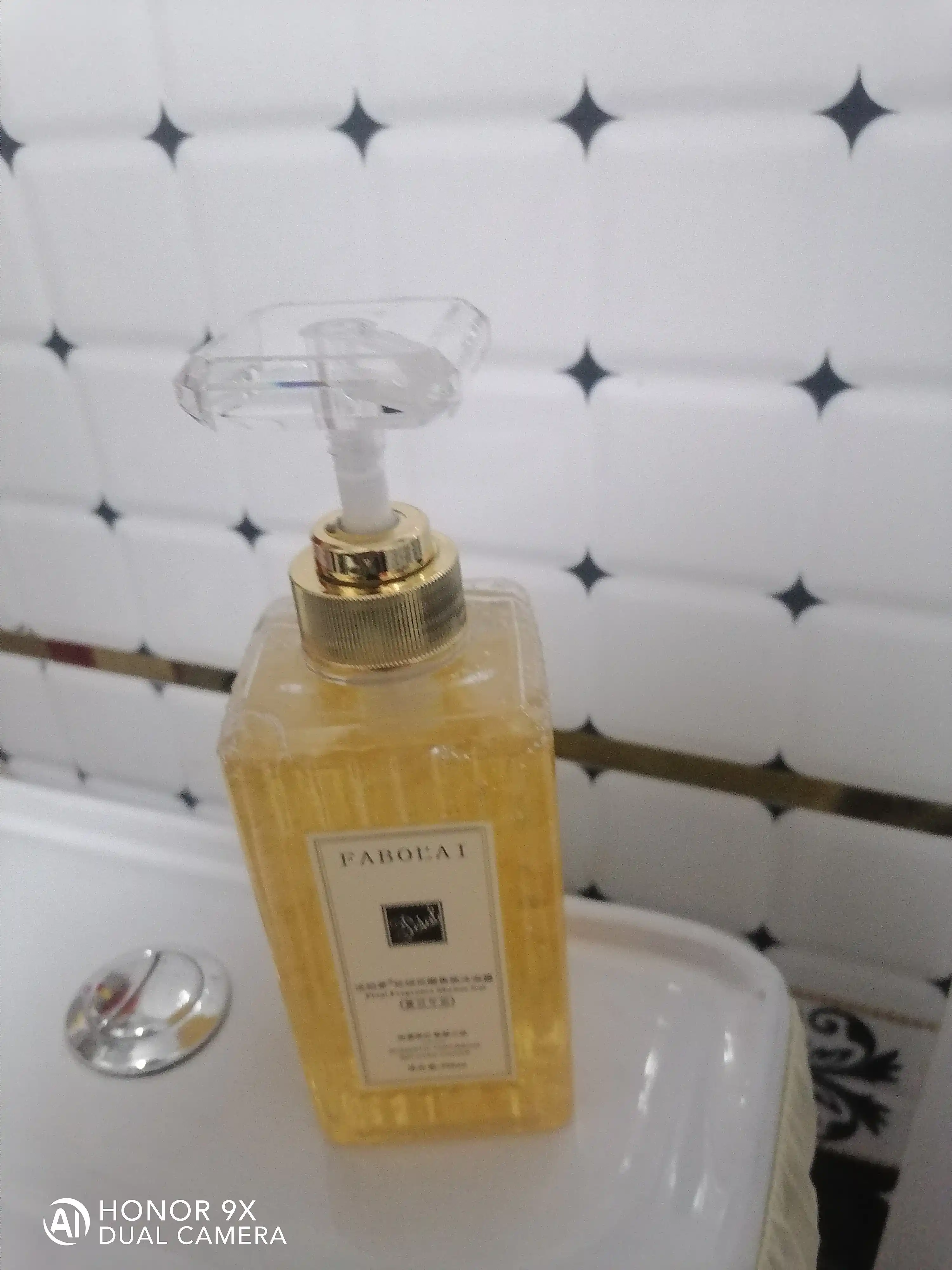 Dush uchun gel Fabolai baxmal yaproqchali xushbo‘y gel, 500 ml