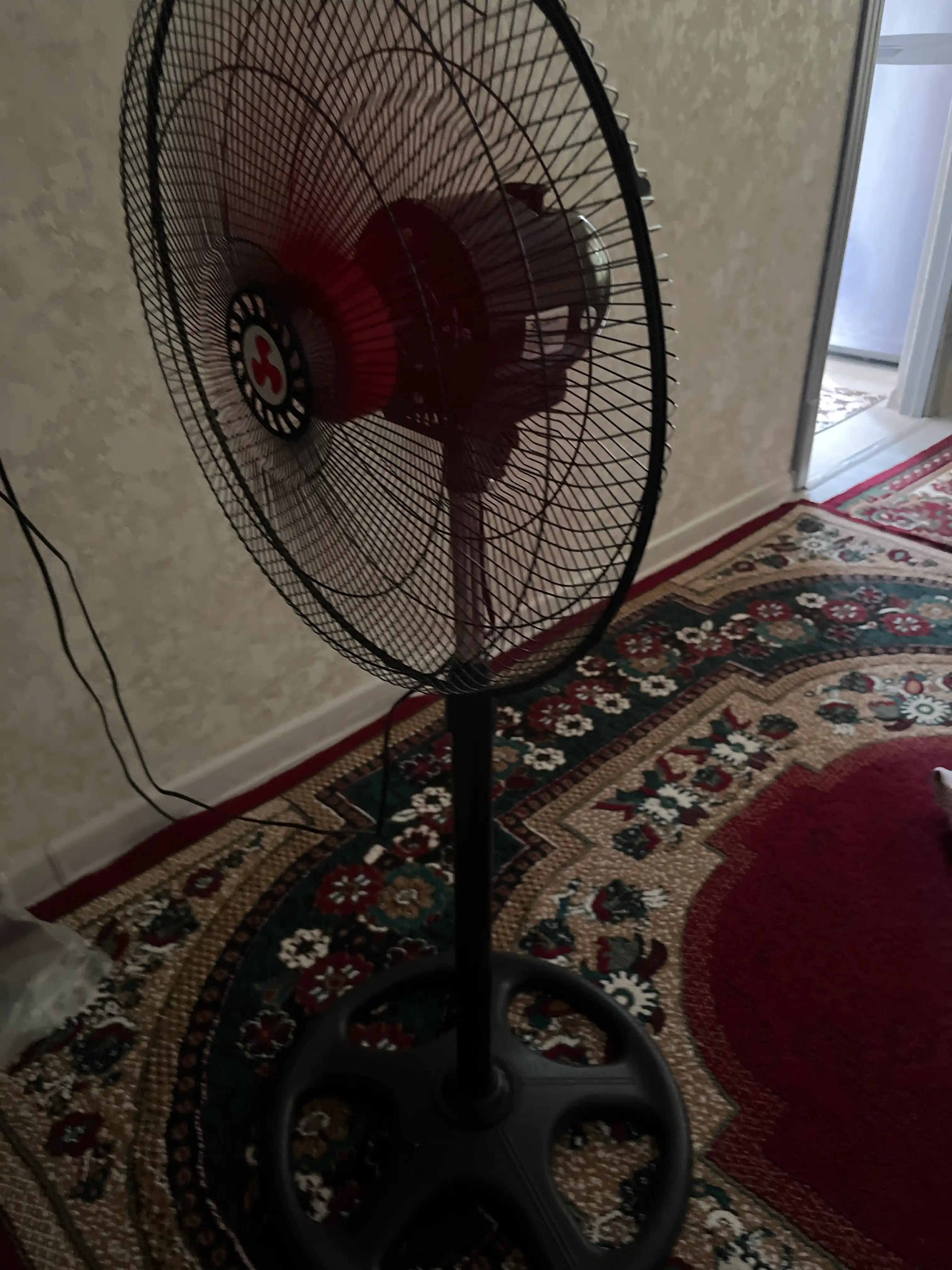 Ventilyator 5 parrakli, kuchli va jim 3 tezlik, balandligi sozlanadi