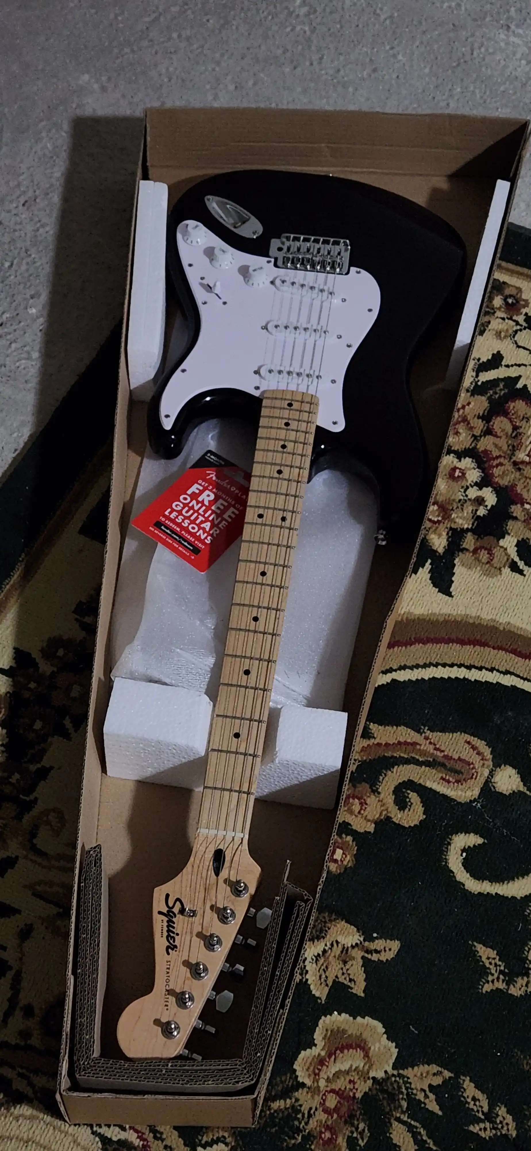Комплект электрогитары Squier Sonic STRATCASTER