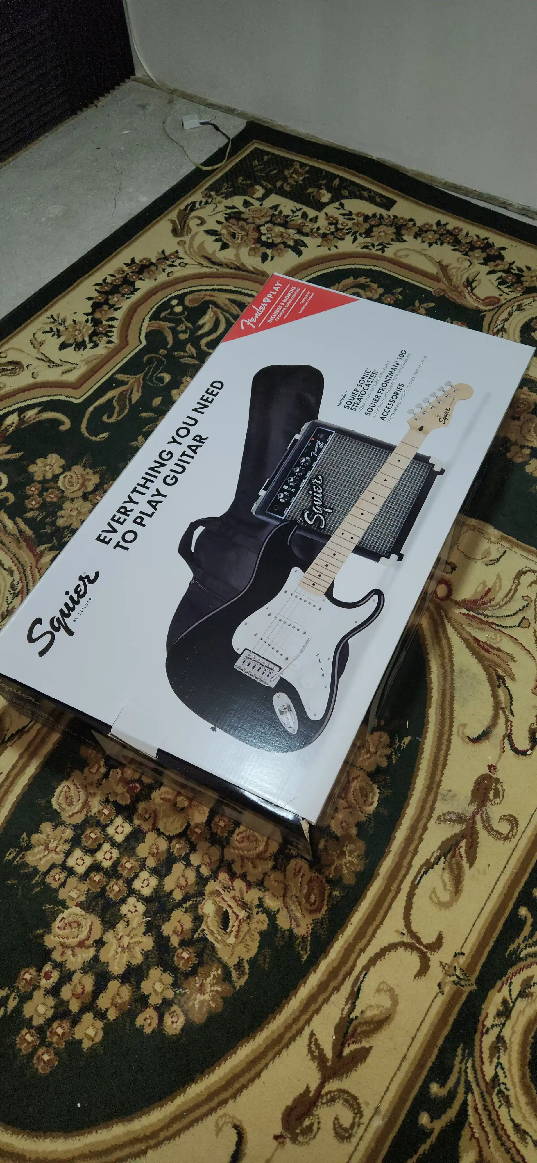 Комплект электрогитары Squier Sonic STRATCASTER