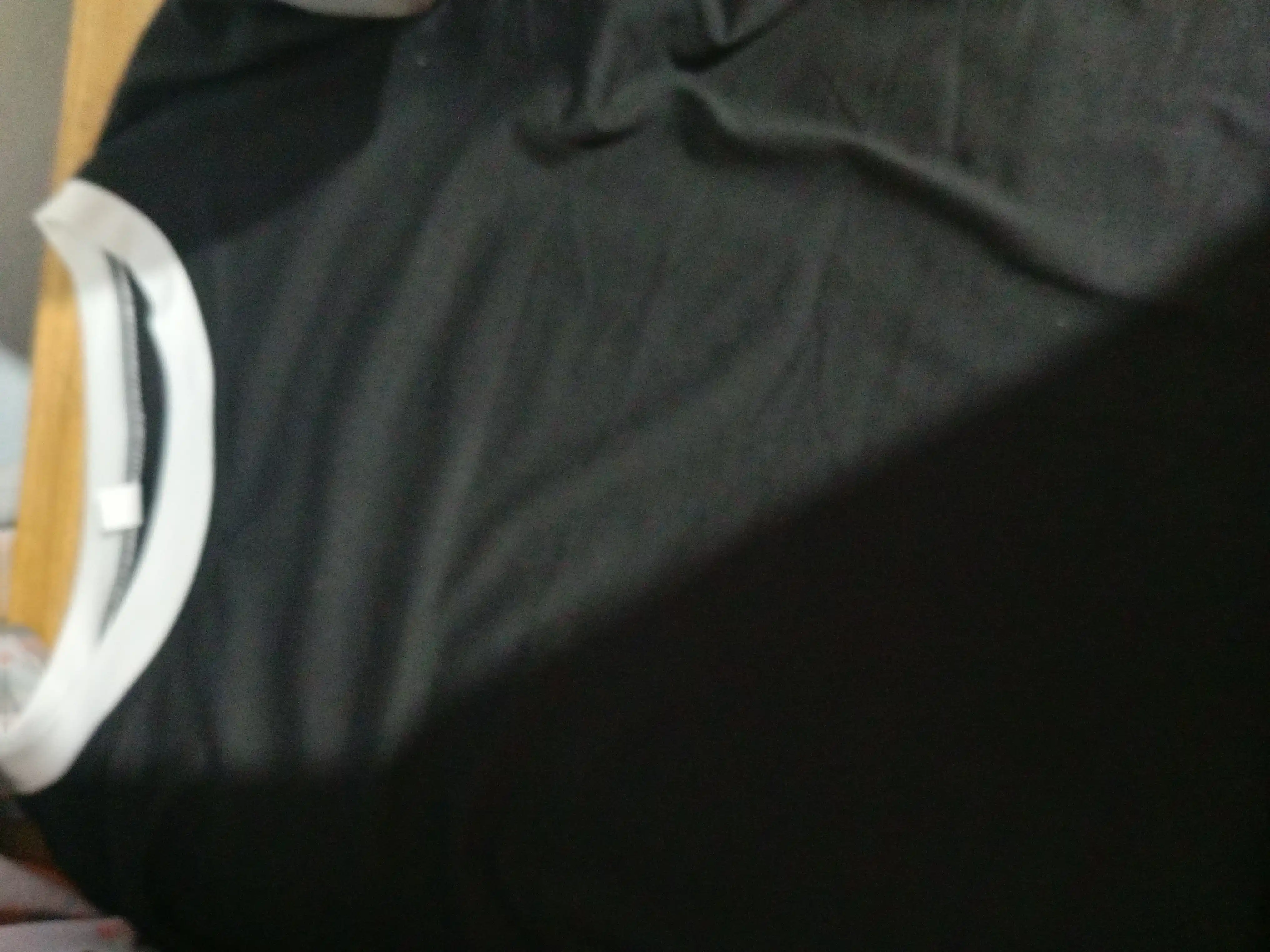 Kontrast hoshiyali asosiy ayollar futbolkasi
