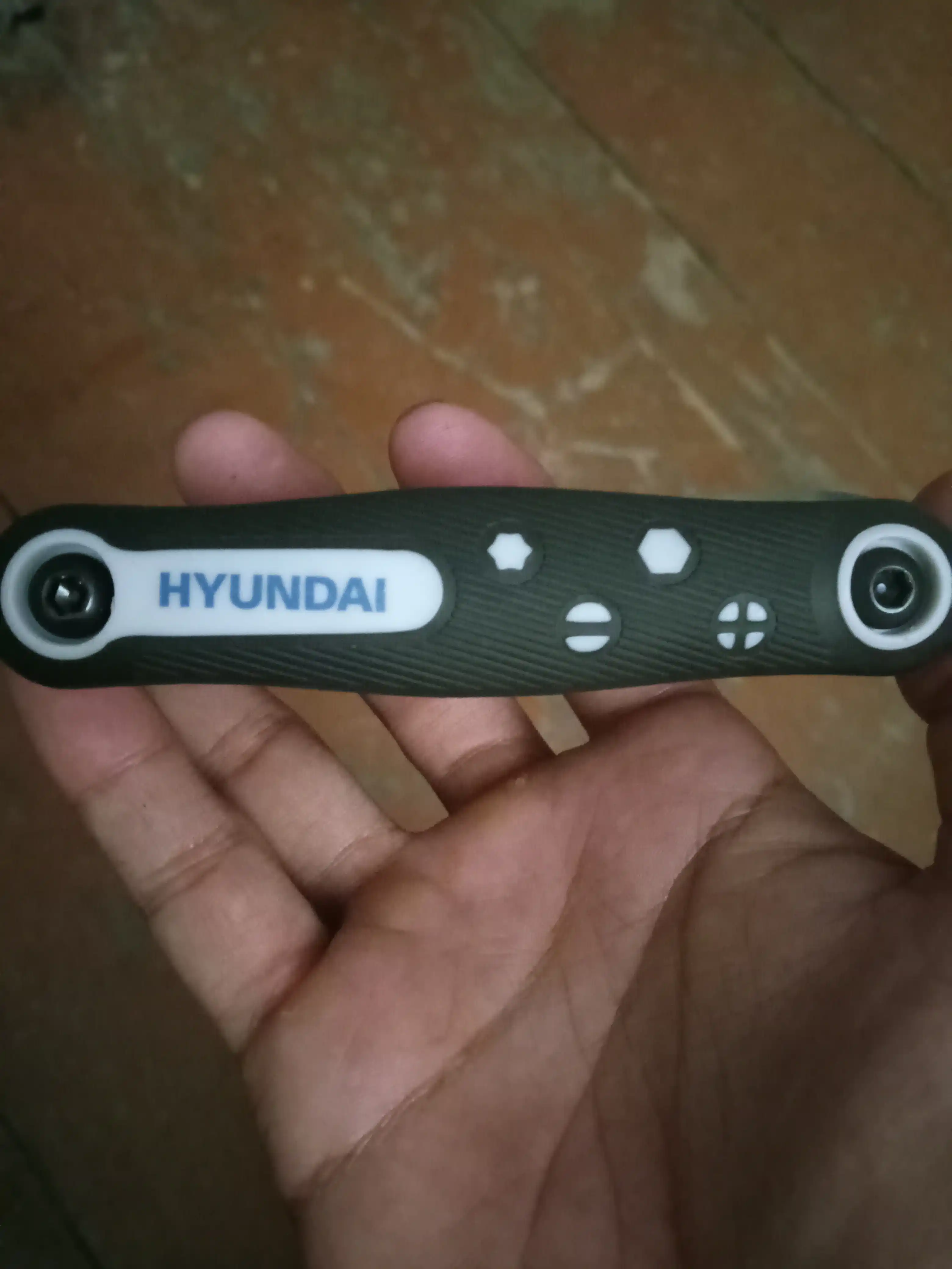 Universal buklanadigan kalitlar to‘plami: Hex / Torx - 8 dona HYUNDAI