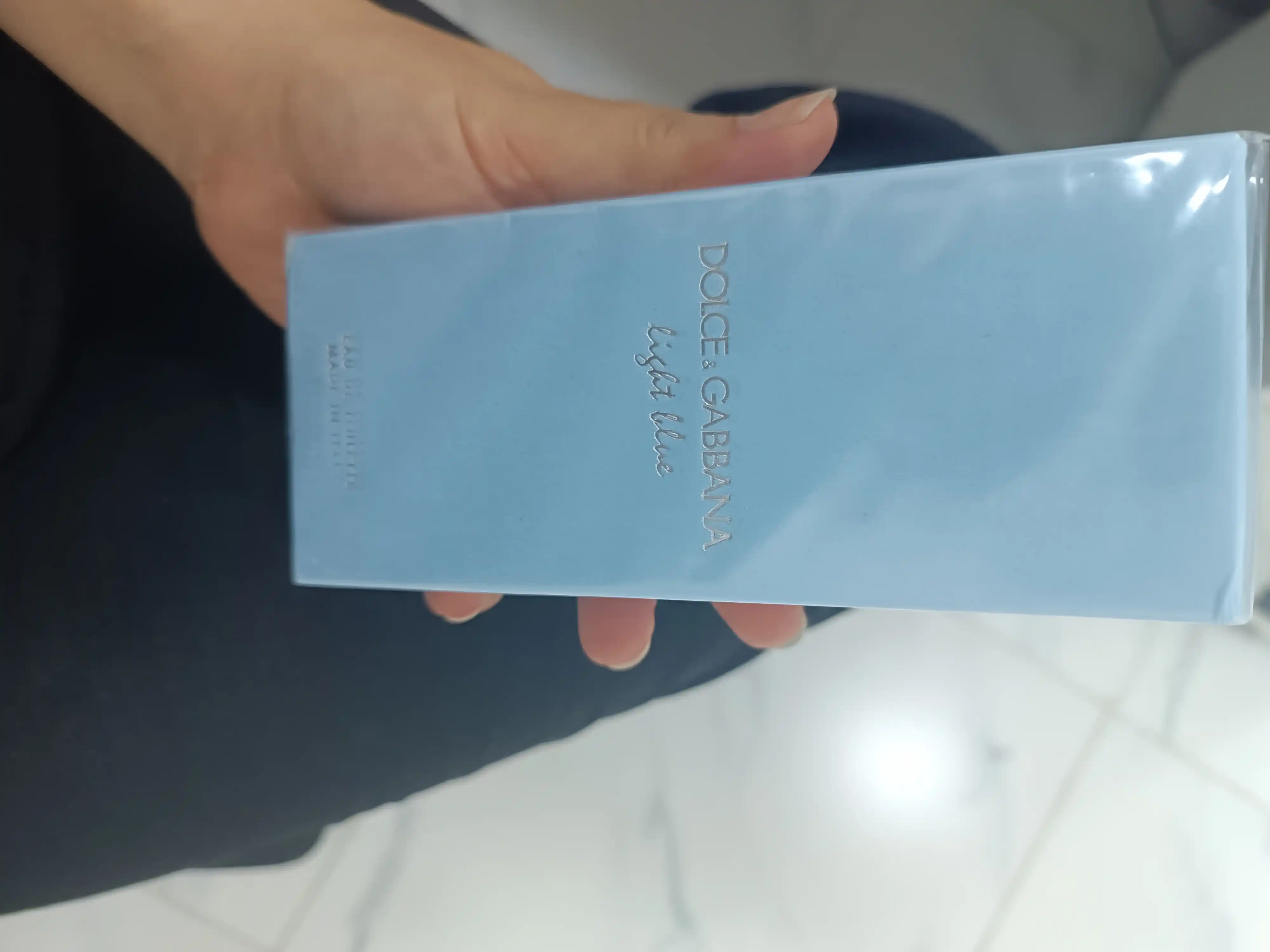 Light Blue Dolce gabbana 100ml  1-2 kun kiyimda turadi