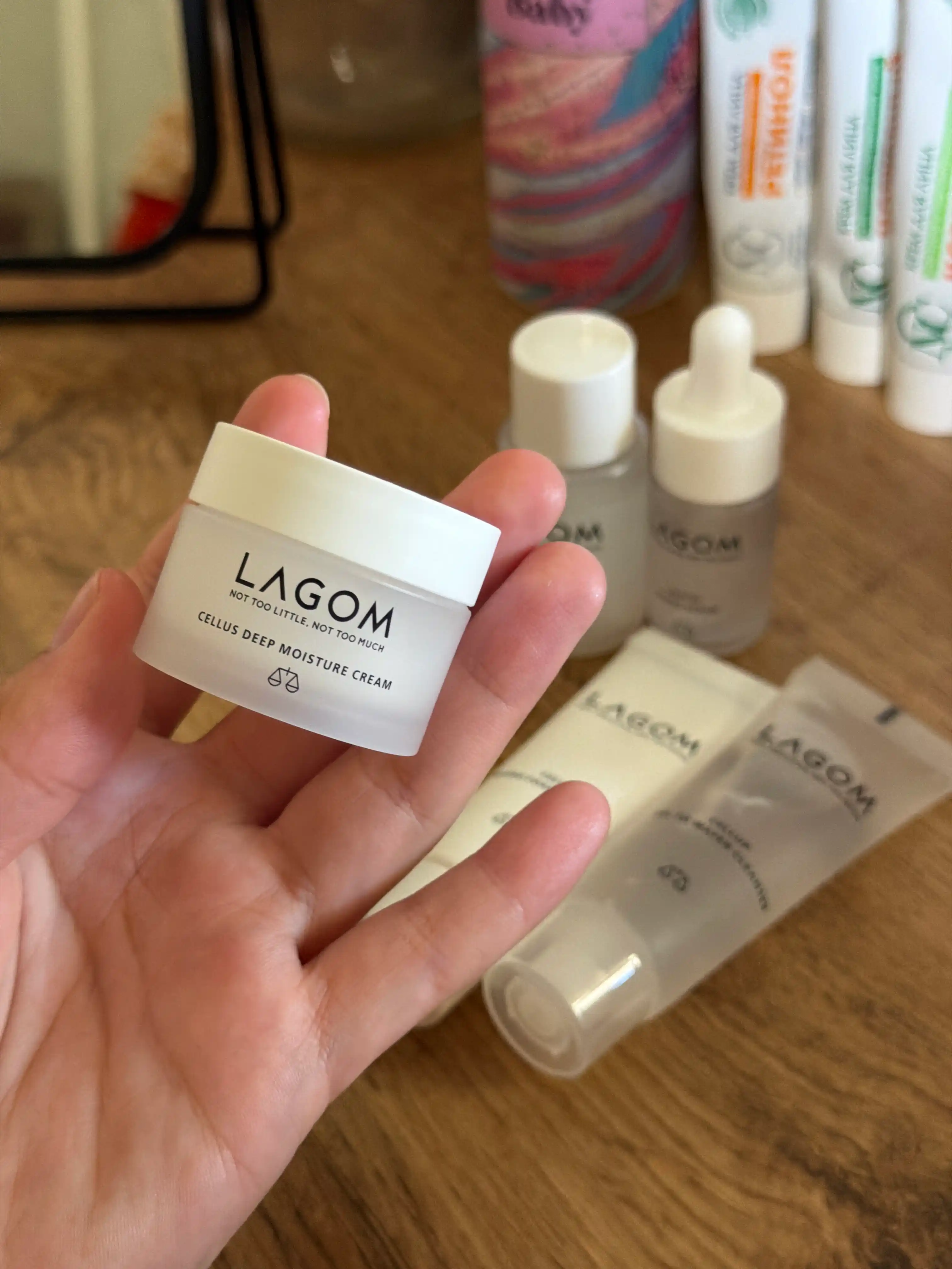 LAGOM TRAVEL KIT 5 в 1 набор средств с косметичкой, пенка, гель, тонер, сыворотка, крем