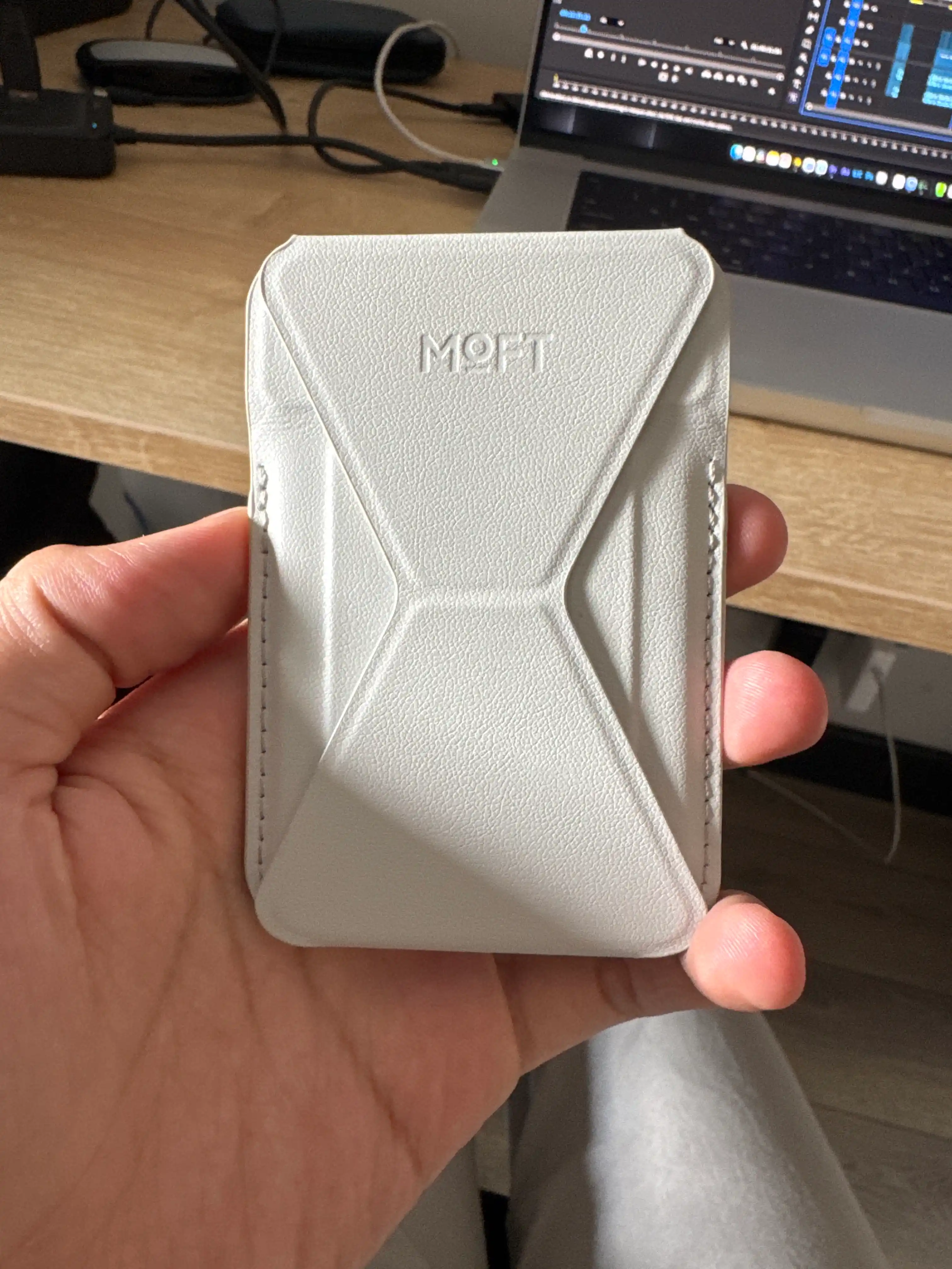 MOFT Snap-on, kuchaytirilgan magnitli karta tutqichi va telefon tagligi, MOVAS, MagSafe