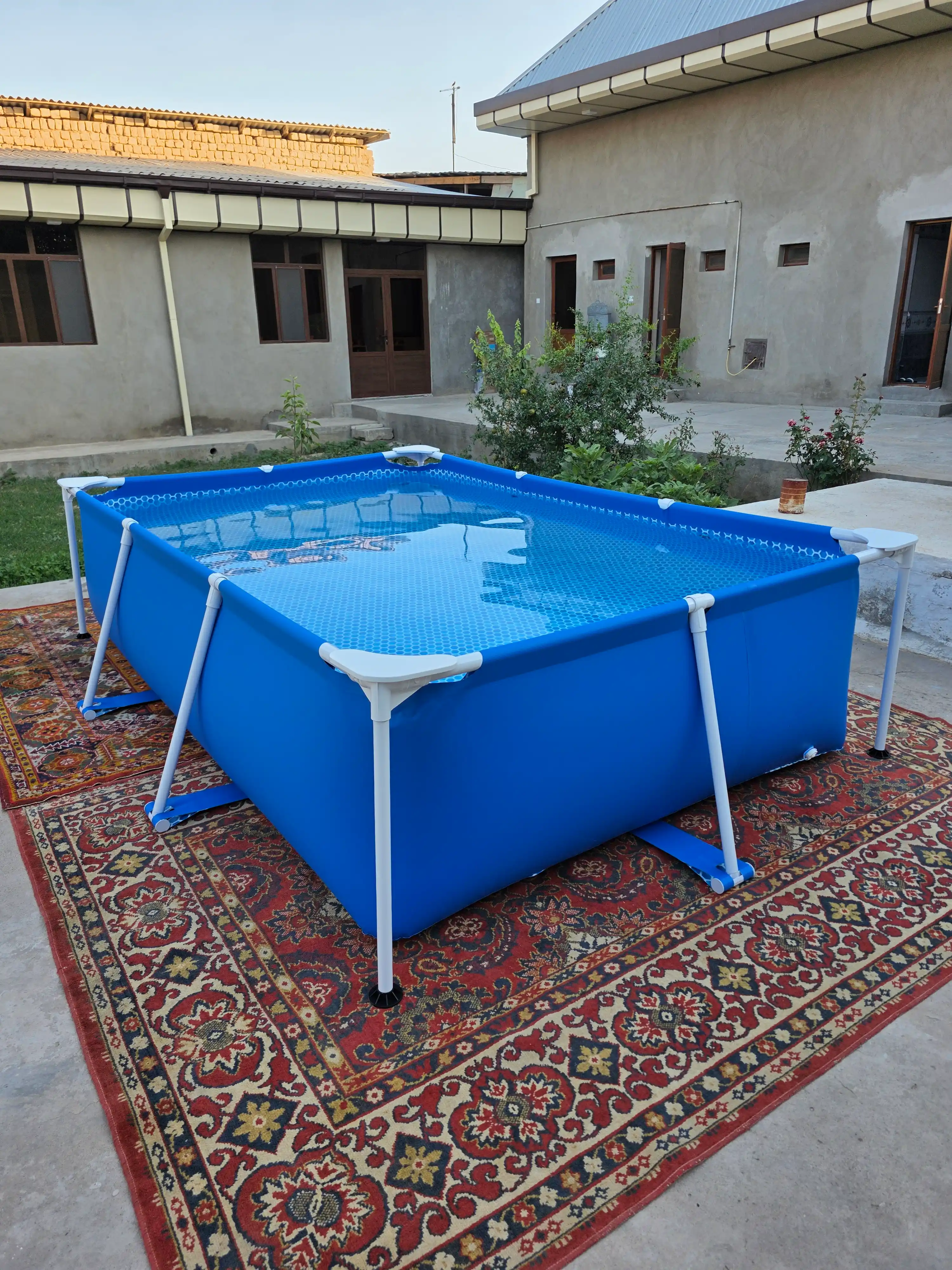 Karkasli basseyn Intex Prism, Metal Frame, tanlovga 1662l-7127 litr hajmli, kattalar uchun