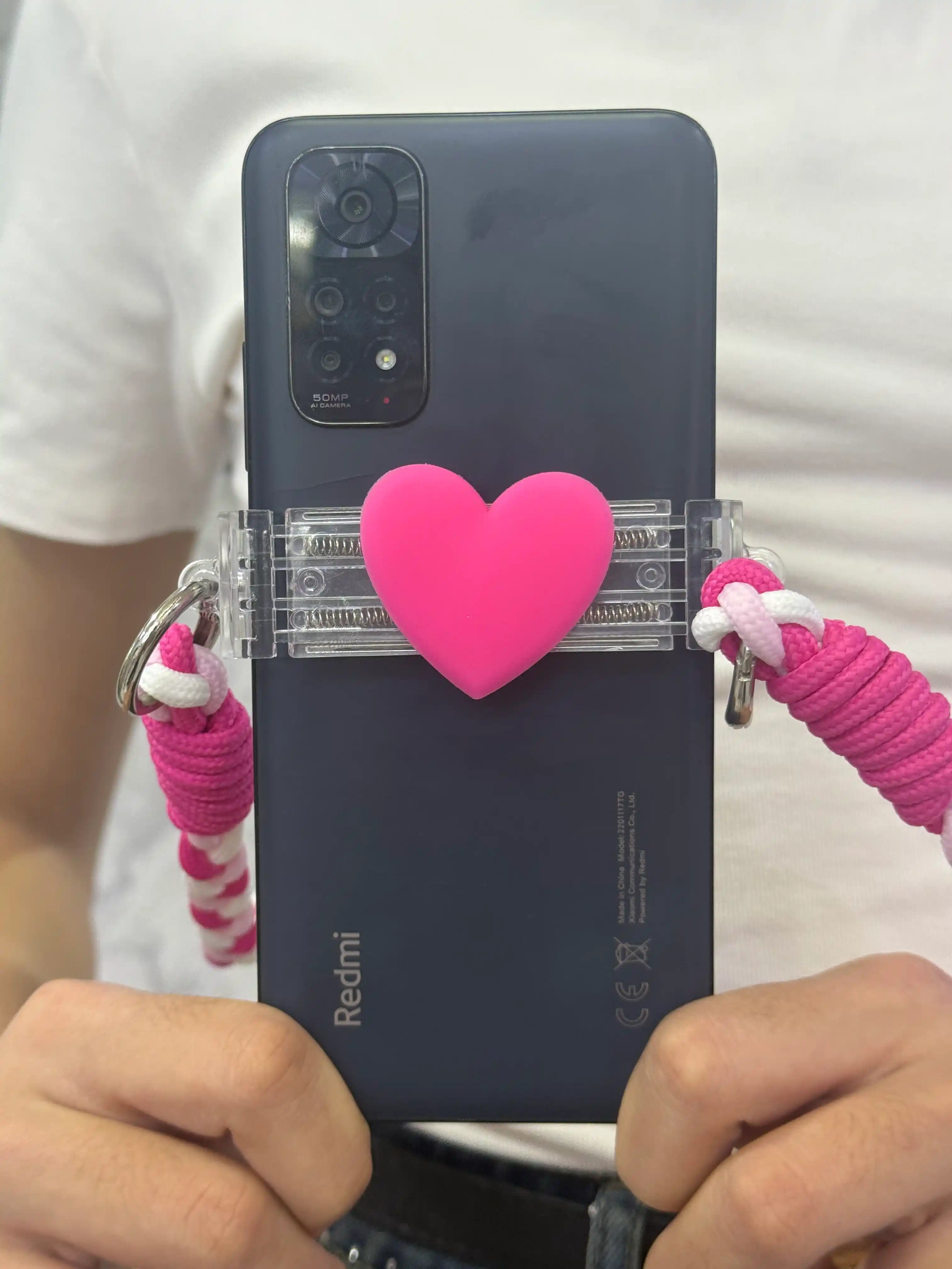 Universal bog`ich istalgan telefon uchun, ushlagich bo`yin va yelkaga, shnurok