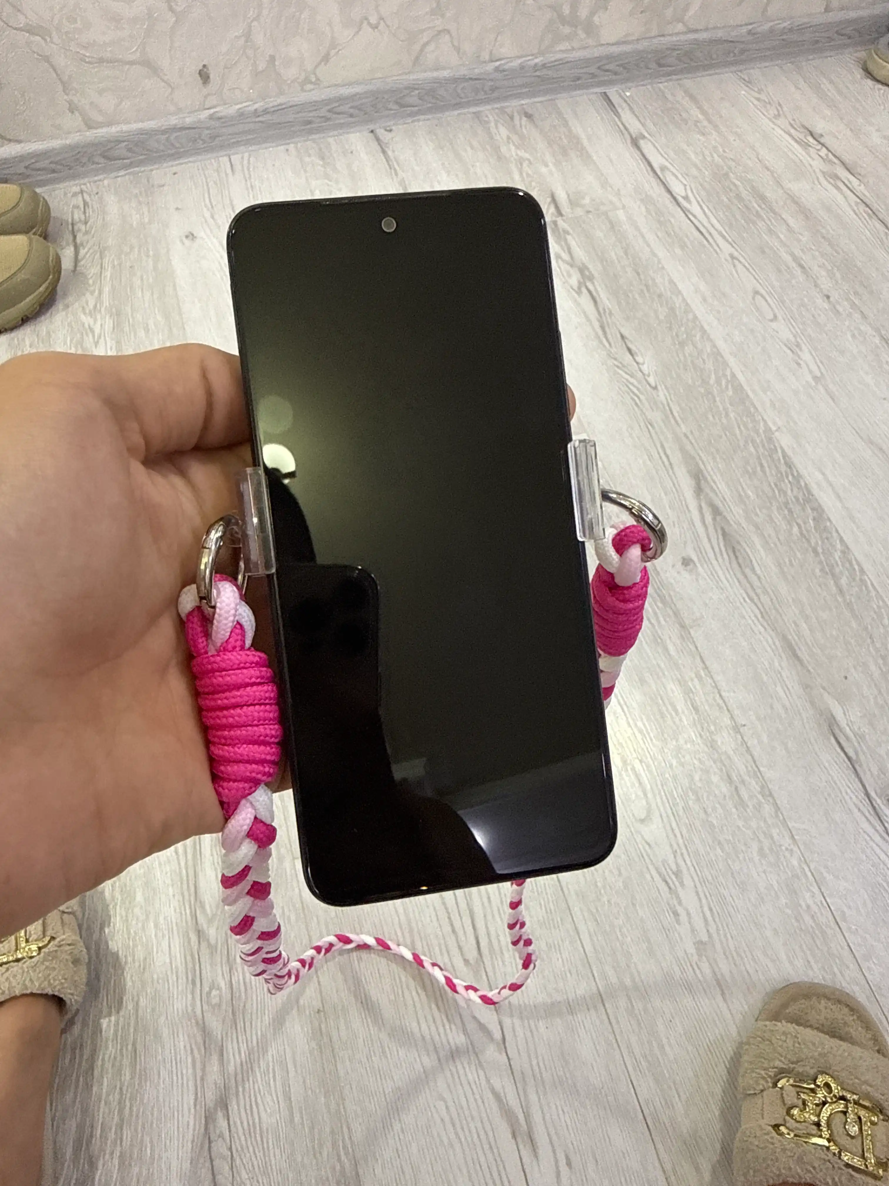 Universal bog`ich istalgan telefon uchun, ushlagich bo`yin va yelkaga, shnurok