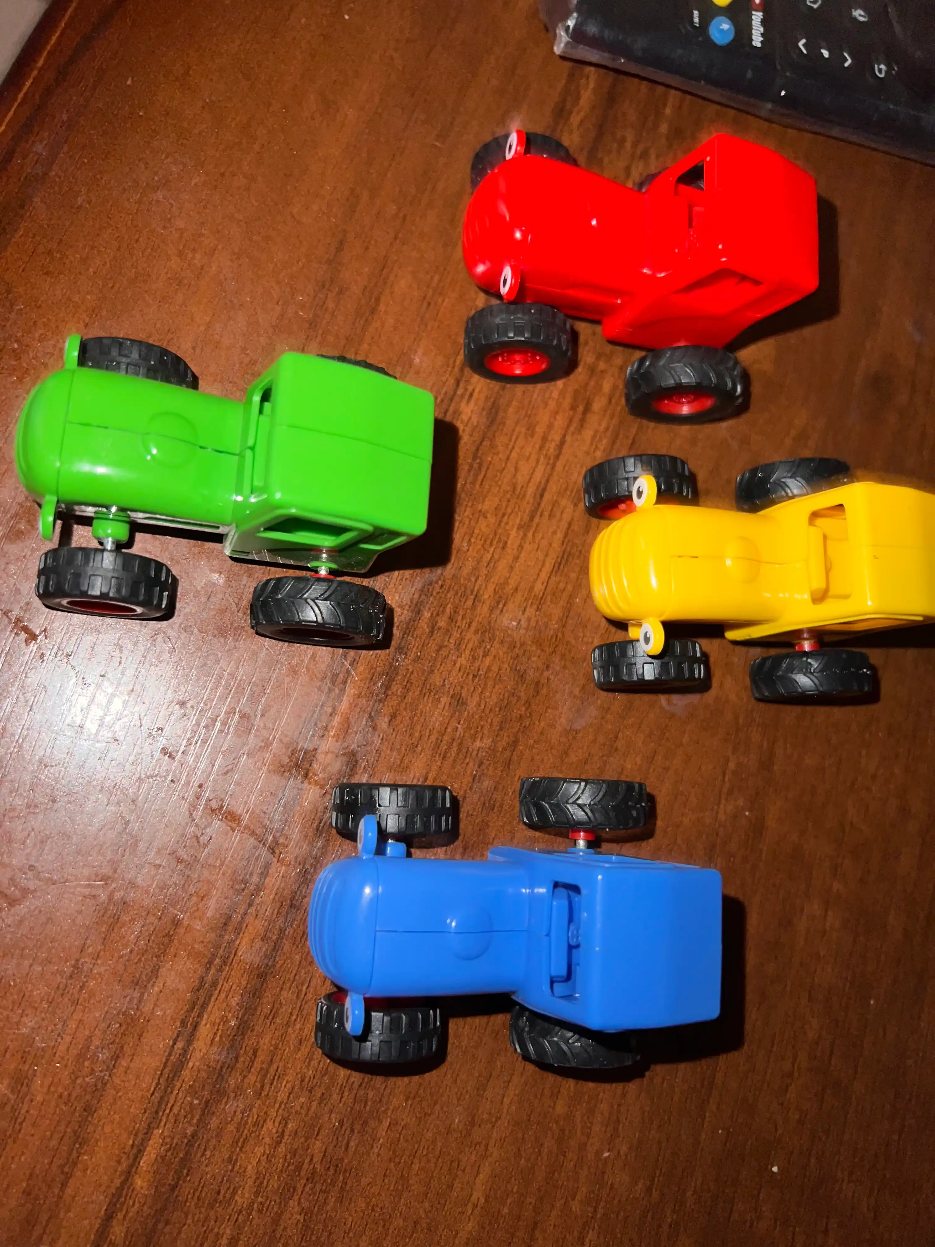 Ko'k traktor o‘yinchog‘i – 4 dona, bolalar uchun mini traktorlar to‘plami