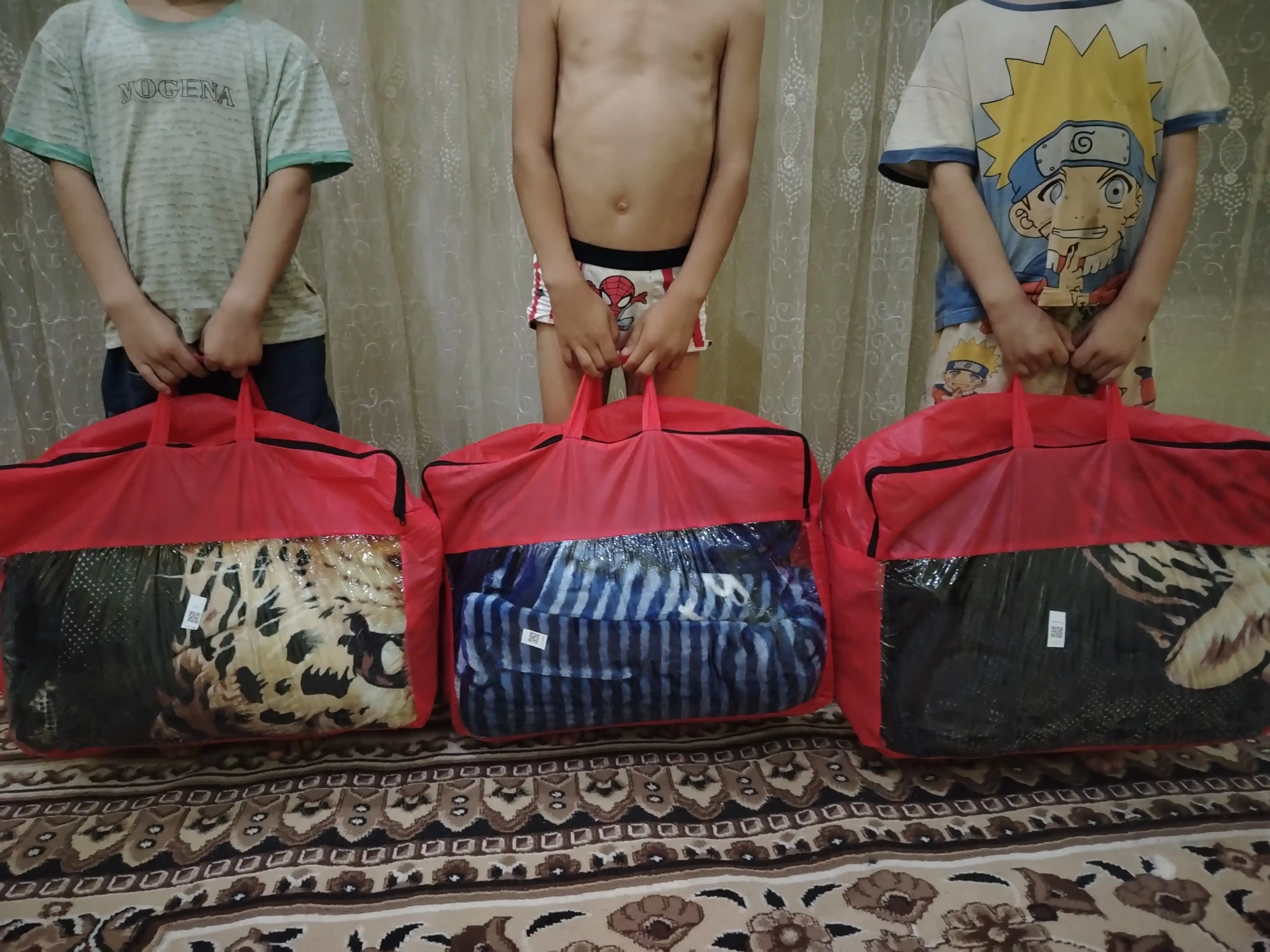 Ko'rpa, ikki tomonlama, yumshoq va yengil, yopinchiq sifatida, 1,5*2 m, bir kishilik