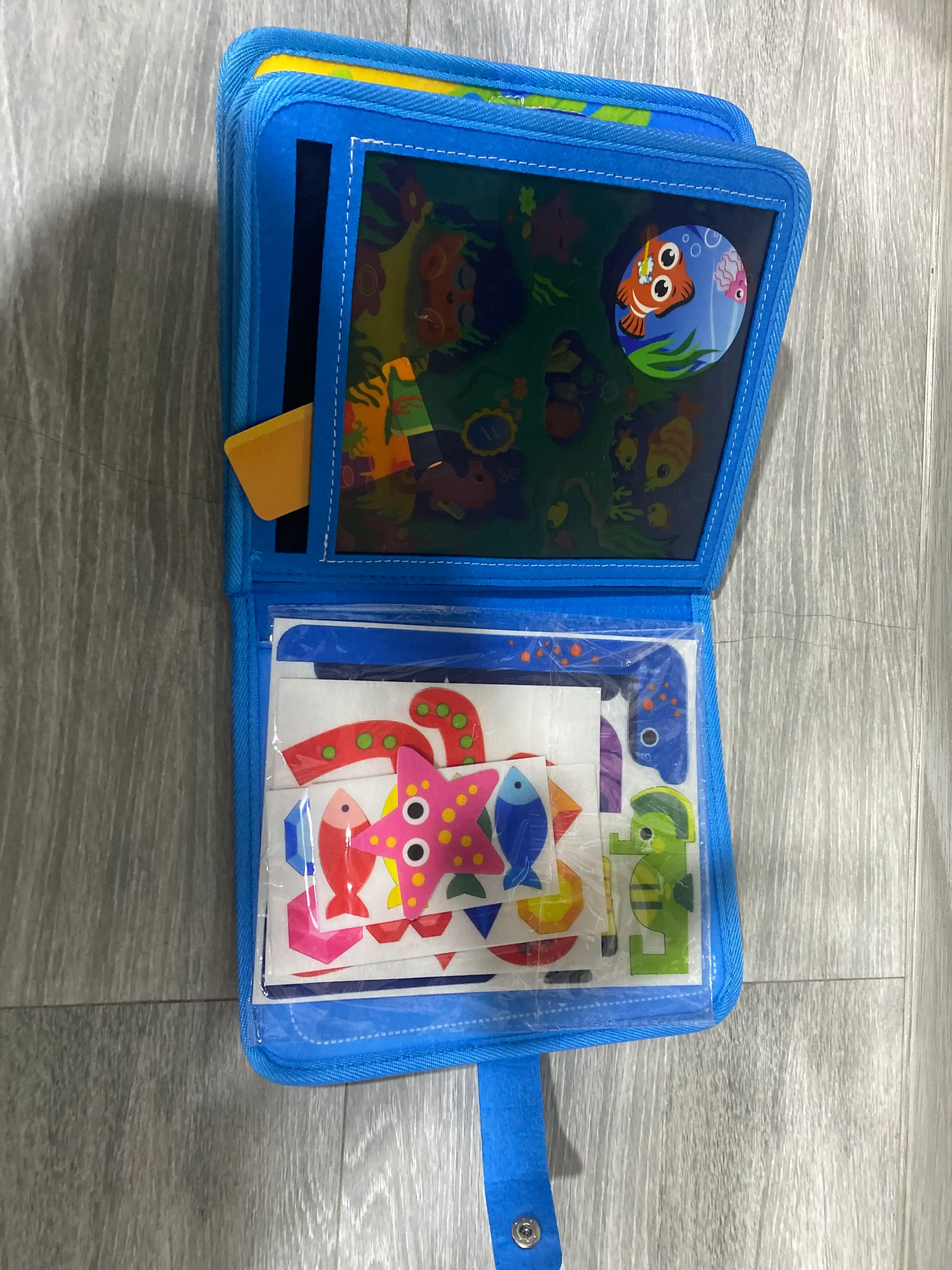 1 yoshgacha bo‘lgan bolalar uchun rivojlantiruvchi o‘yinchoq bizibord kitobchasi