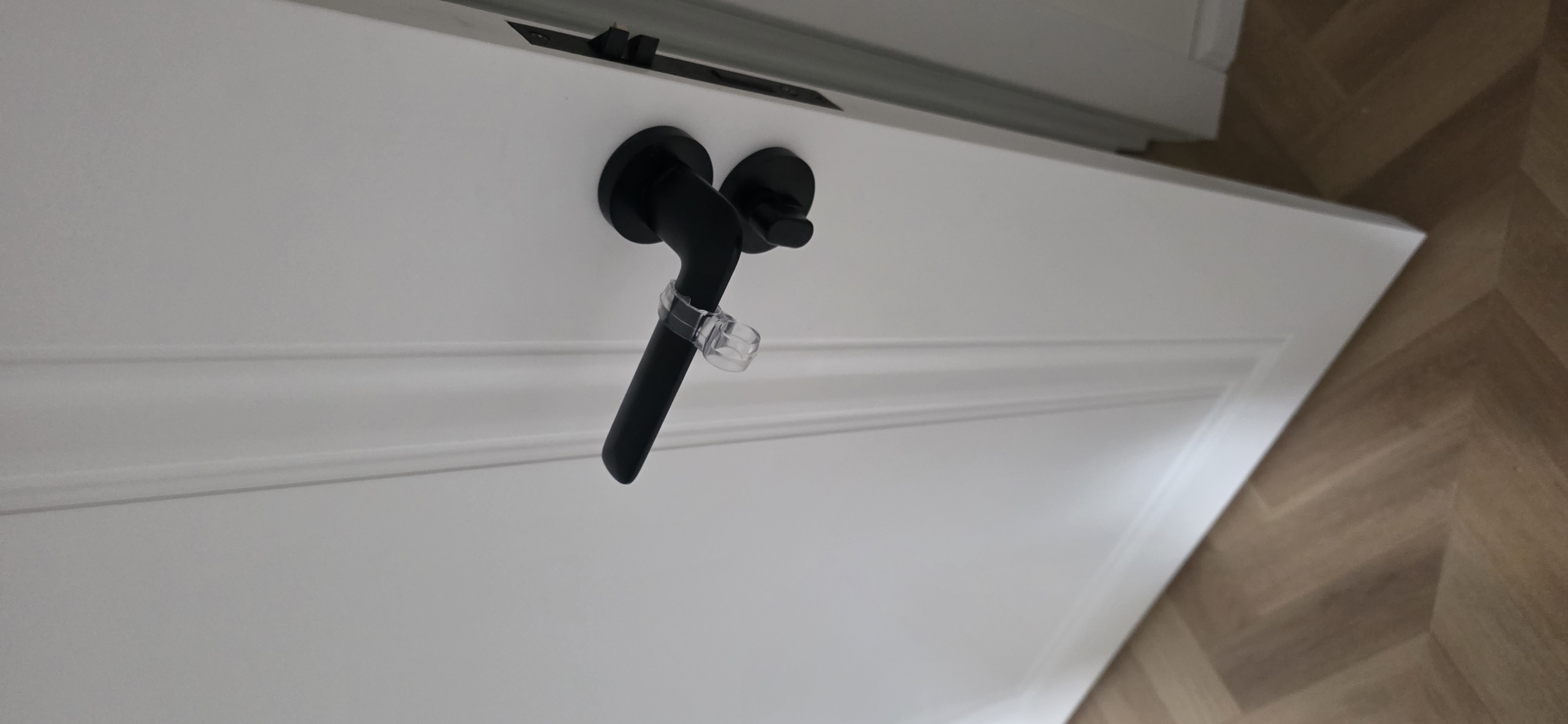 Silikonli stopper eshik tutqichi 4 dona zarbadan qutqaradi