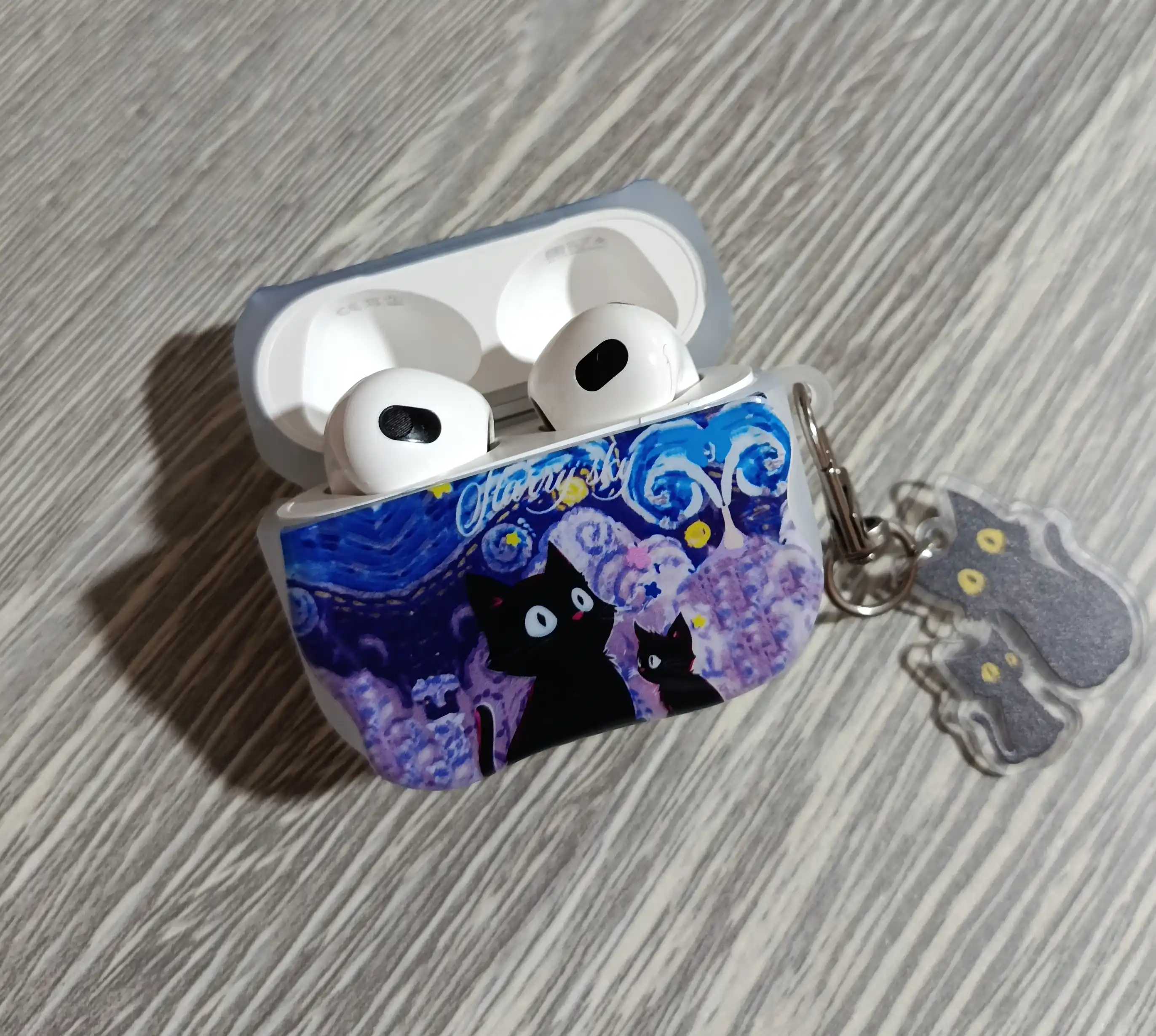 Текстурированный чехол для AirPods с объемным 3D цветком